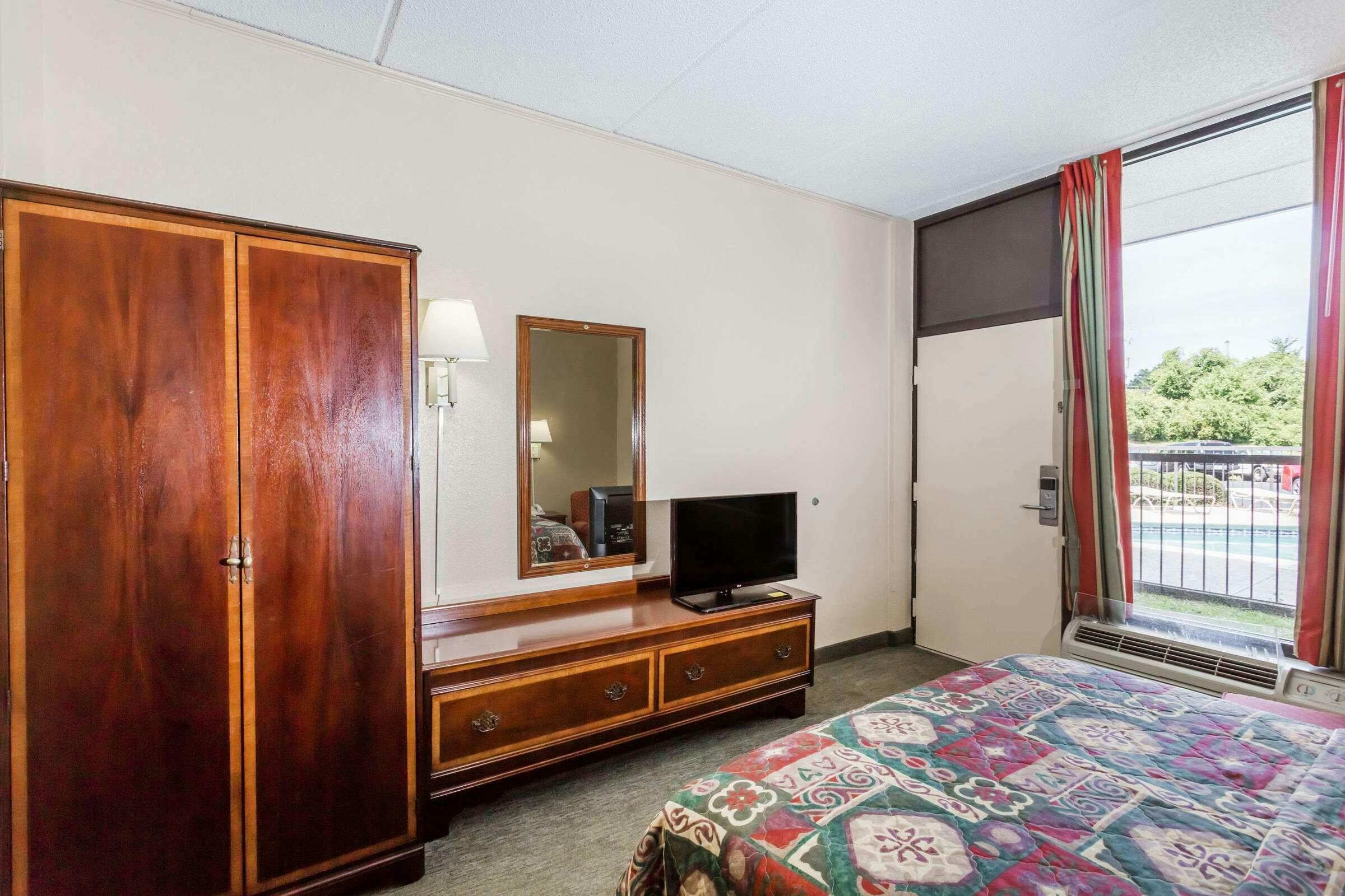 Days Inn by Wyndham Statesboro