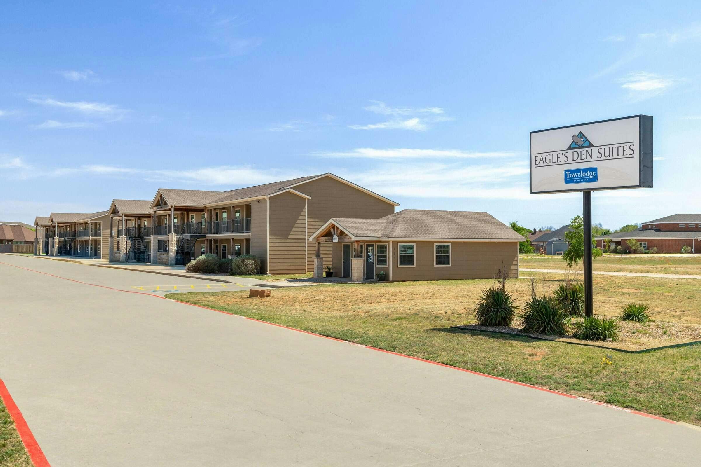 Hotel Eagle's Den Suites Andrews a Travelodge by Wyndham photo 4