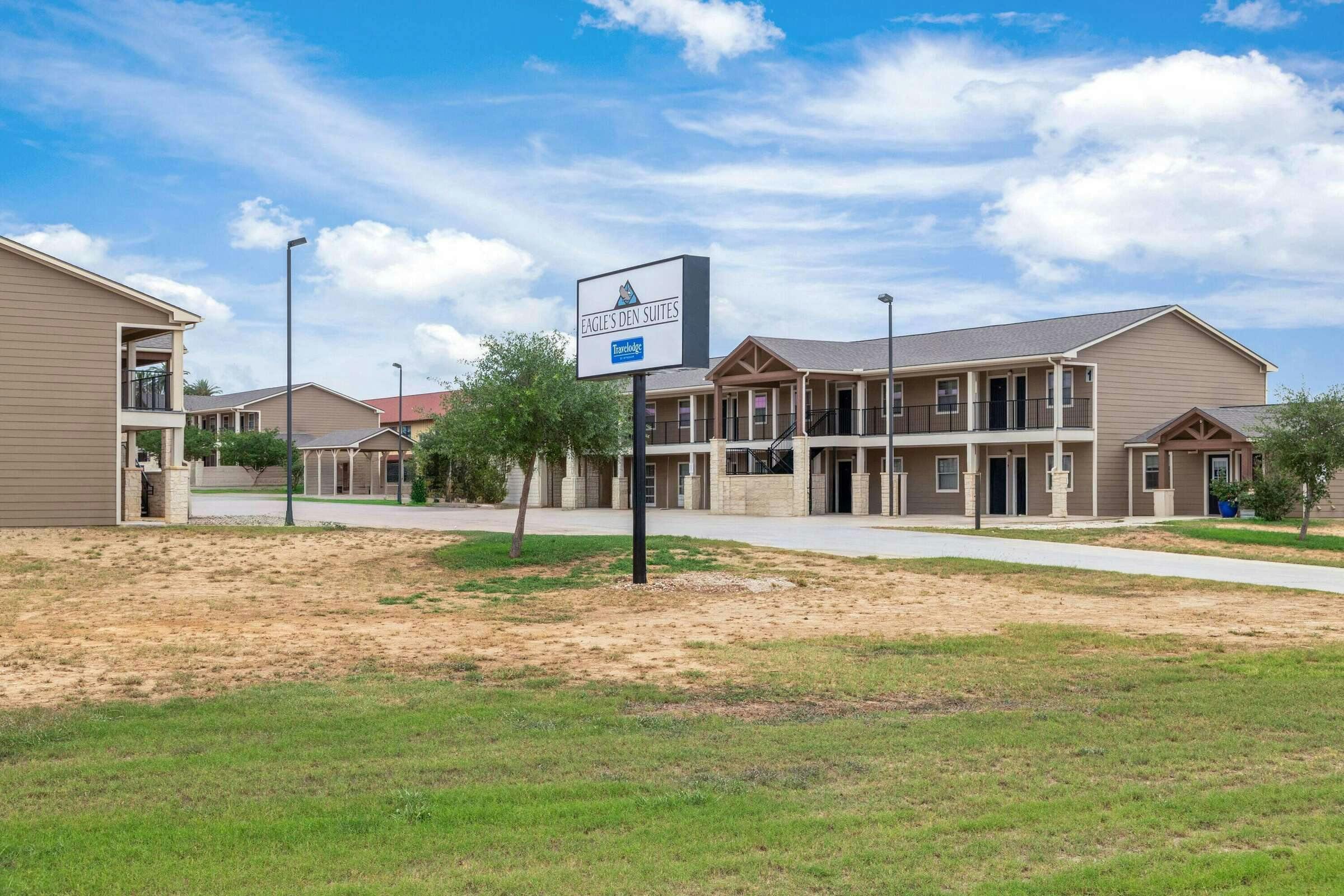 Hotel Eagle's Den Suites Carrizo Springs a Travelodge by Wyndham photo 1