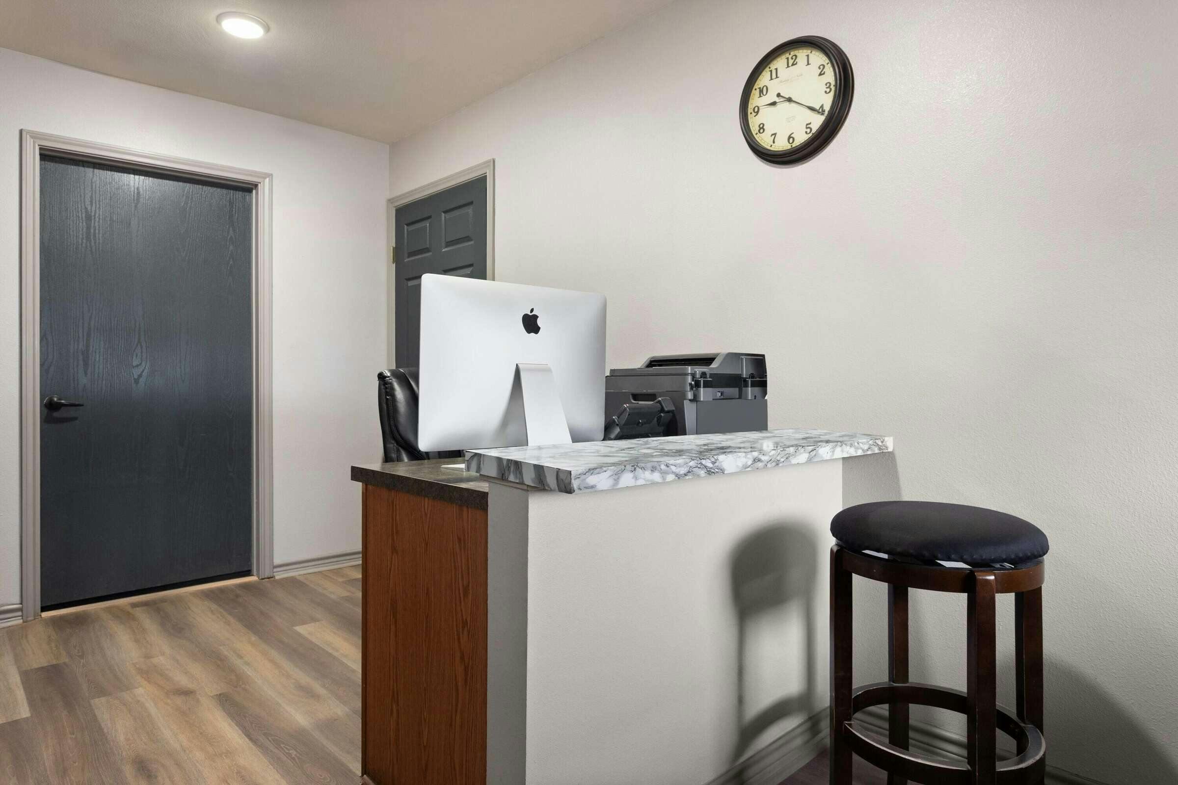 Hotel Eagle's Den Suites Carrizo Springs a Travelodge by Wyndham photo 5