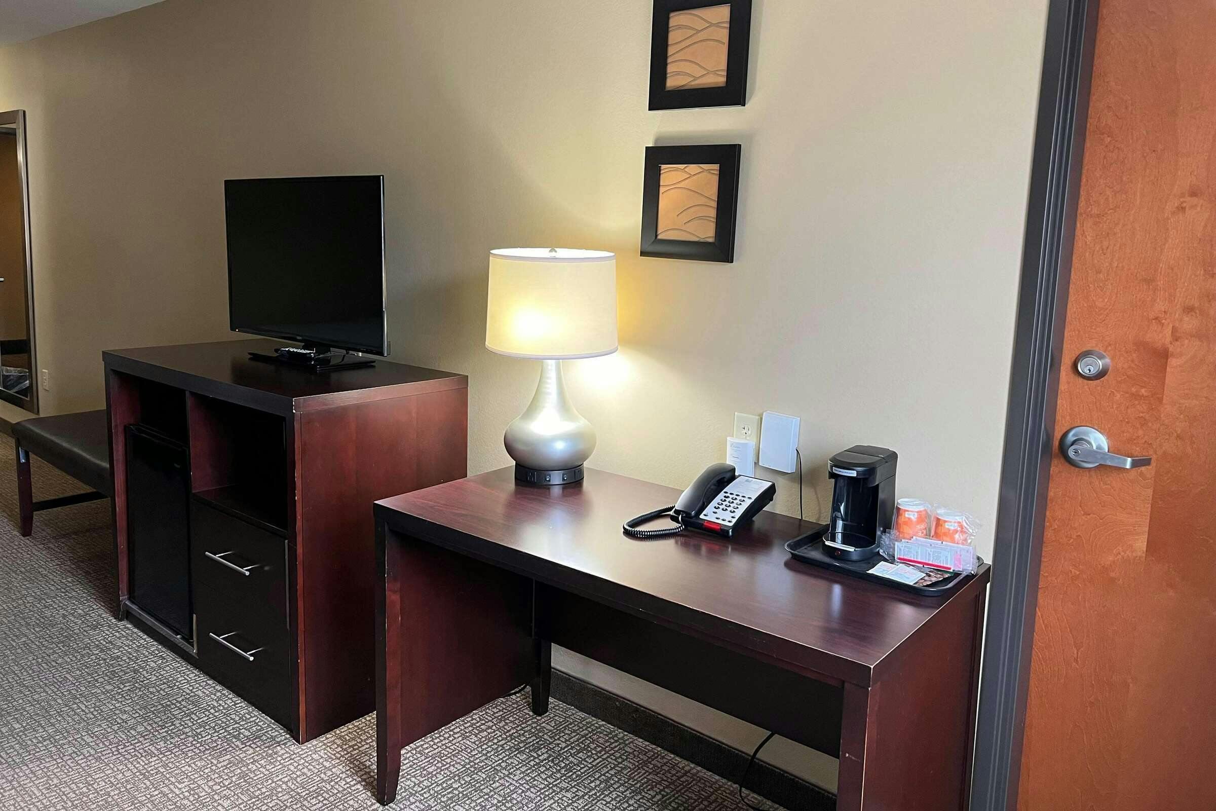 Hotel Days Inn & Suites by Wyndham Manheim Lebanon photo 4