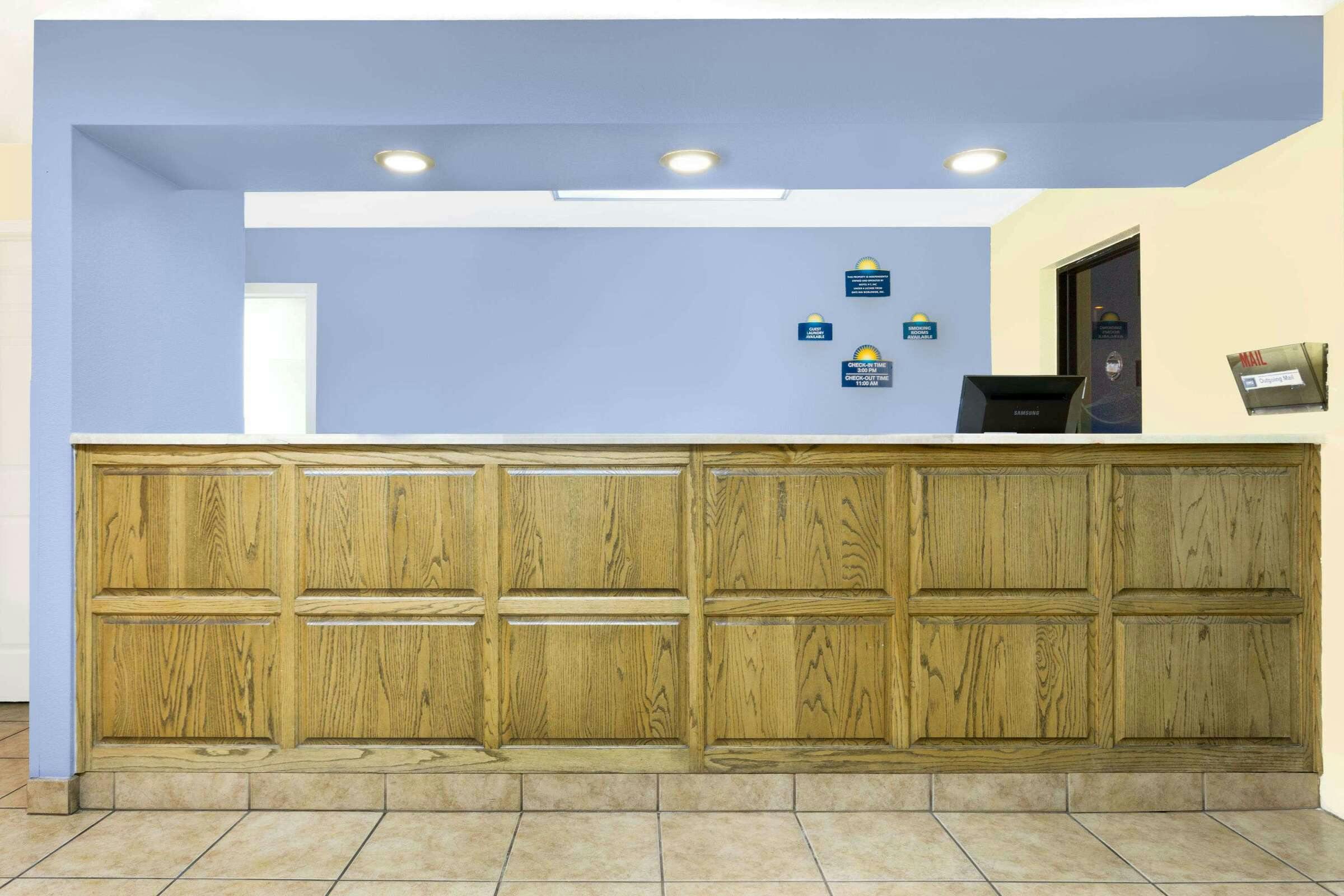 Hotel Days Inn by Wyndham Kingman West photo 1