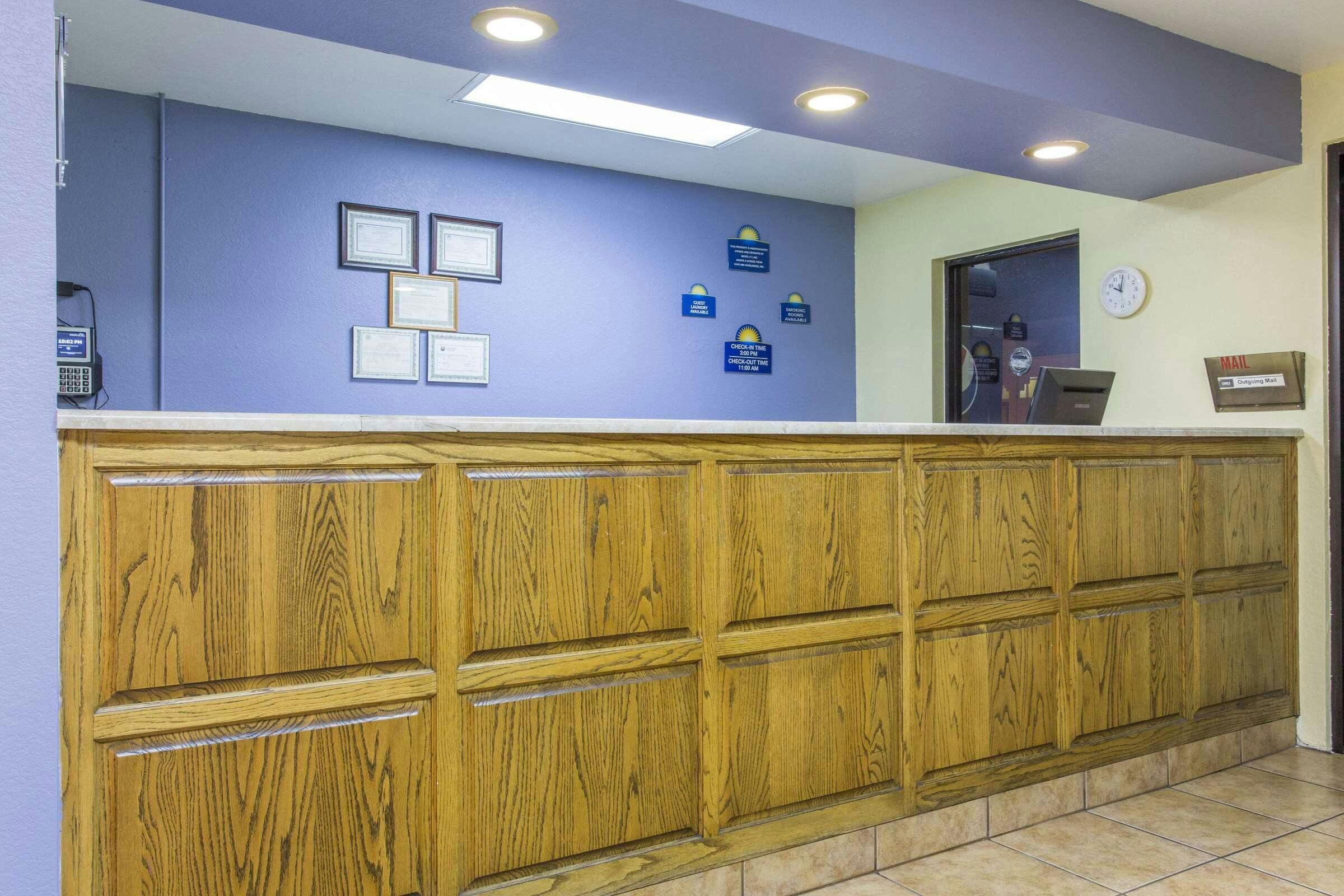 Hotel Days Inn by Wyndham Kingman West photo 2