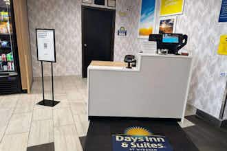 Hotel Days Inn and Suites Wausau photo 5