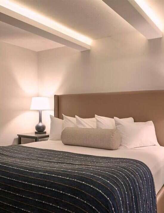 Hotel Fredericksburg Inn and Suites photo 1