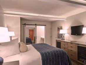 Hotel Fredericksburg Inn and Suites photo 2