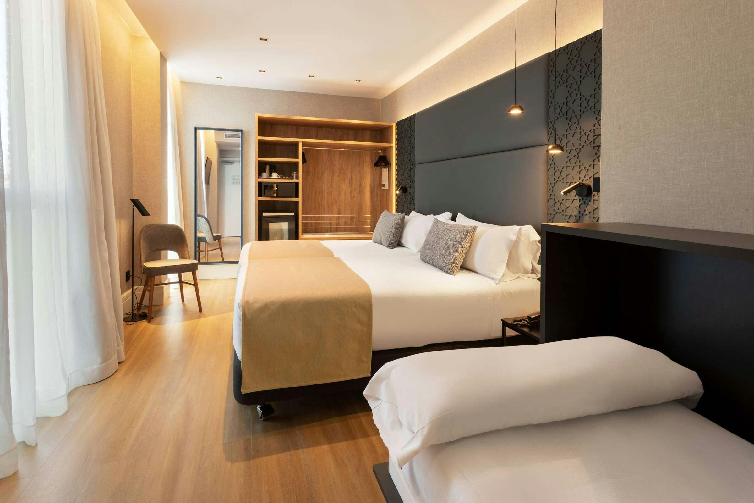 Hotel Catalonia Giralda photo 1