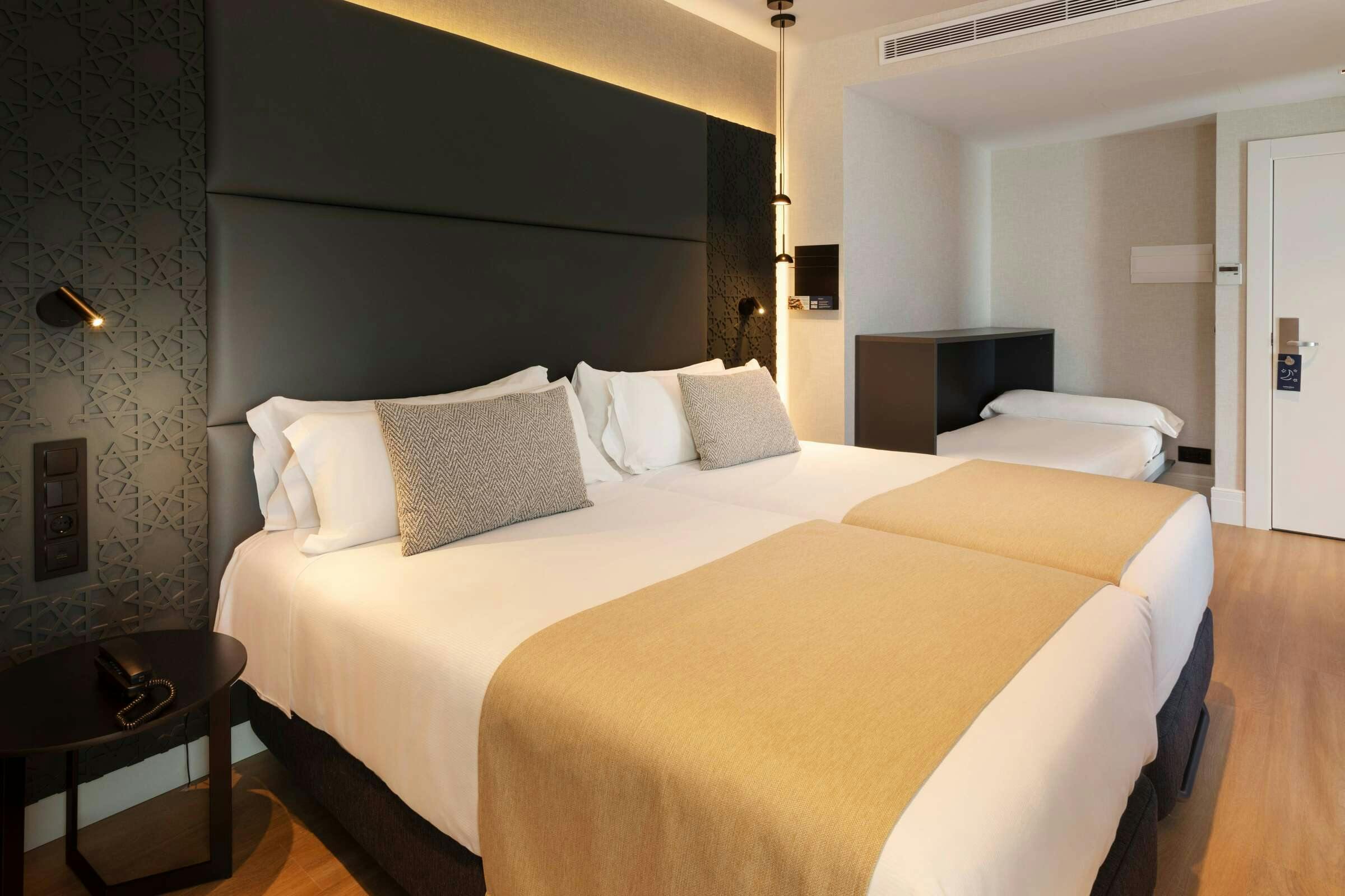 Hotel Catalonia Giralda photo 4