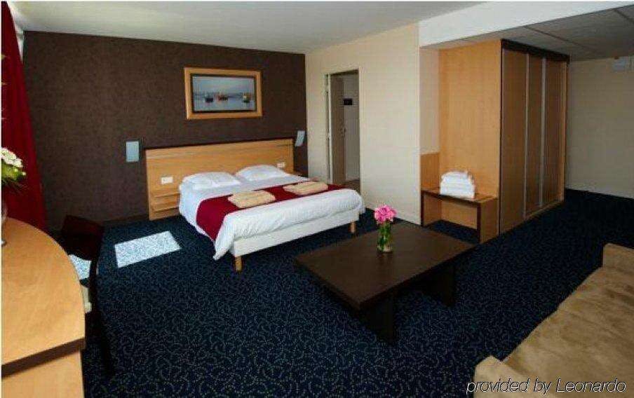 Hotel Brit Hotel Privilege Cap Ouest Spa & Restaurant photo 2