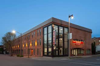 Hotel Ramada Milwaukee photo 2
