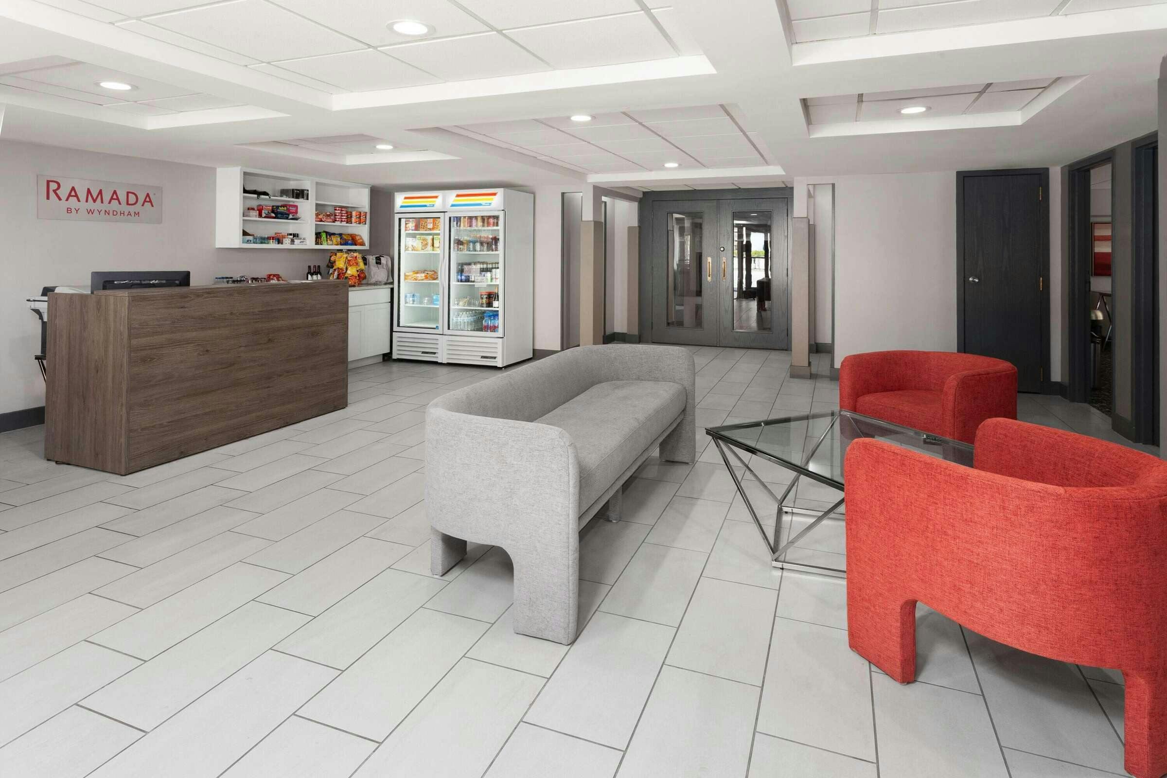 Hotel Ramada Milwaukee photo 3