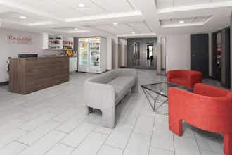 Hotel Ramada Milwaukee photo 3