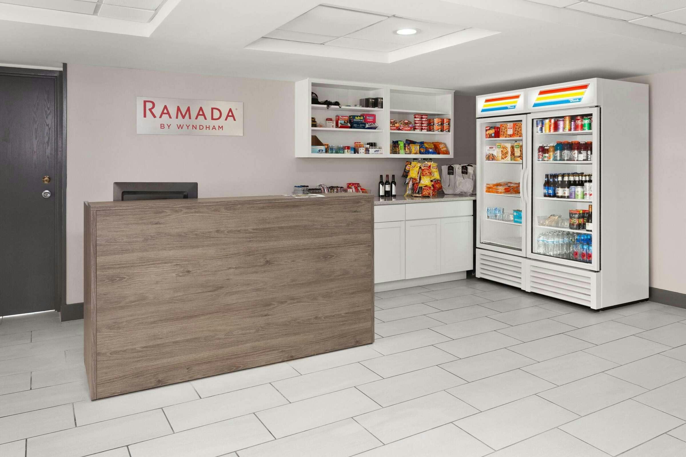 Hotel Ramada Milwaukee photo 4