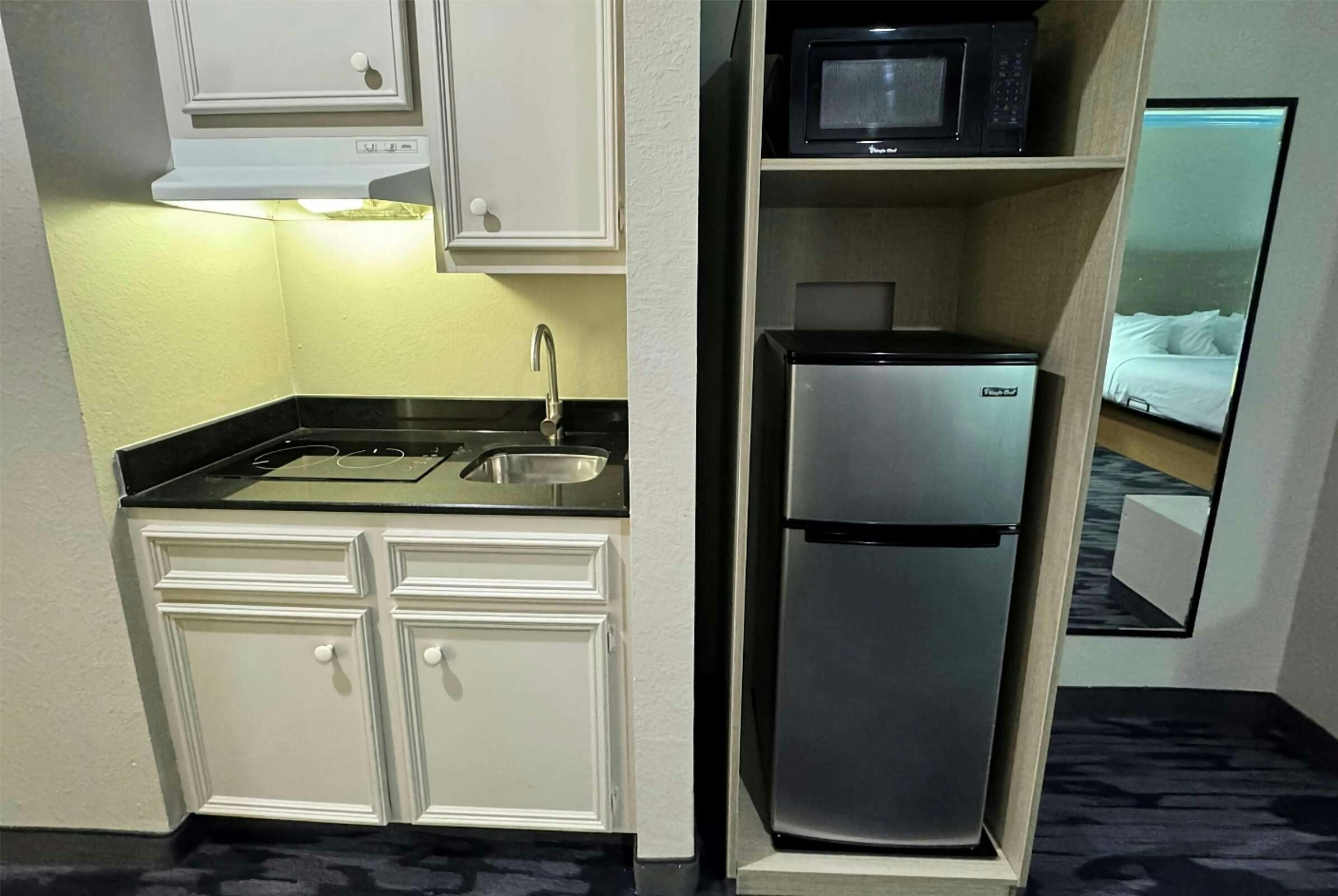 Hotel Baymont by Wyndham Texas City photo 3