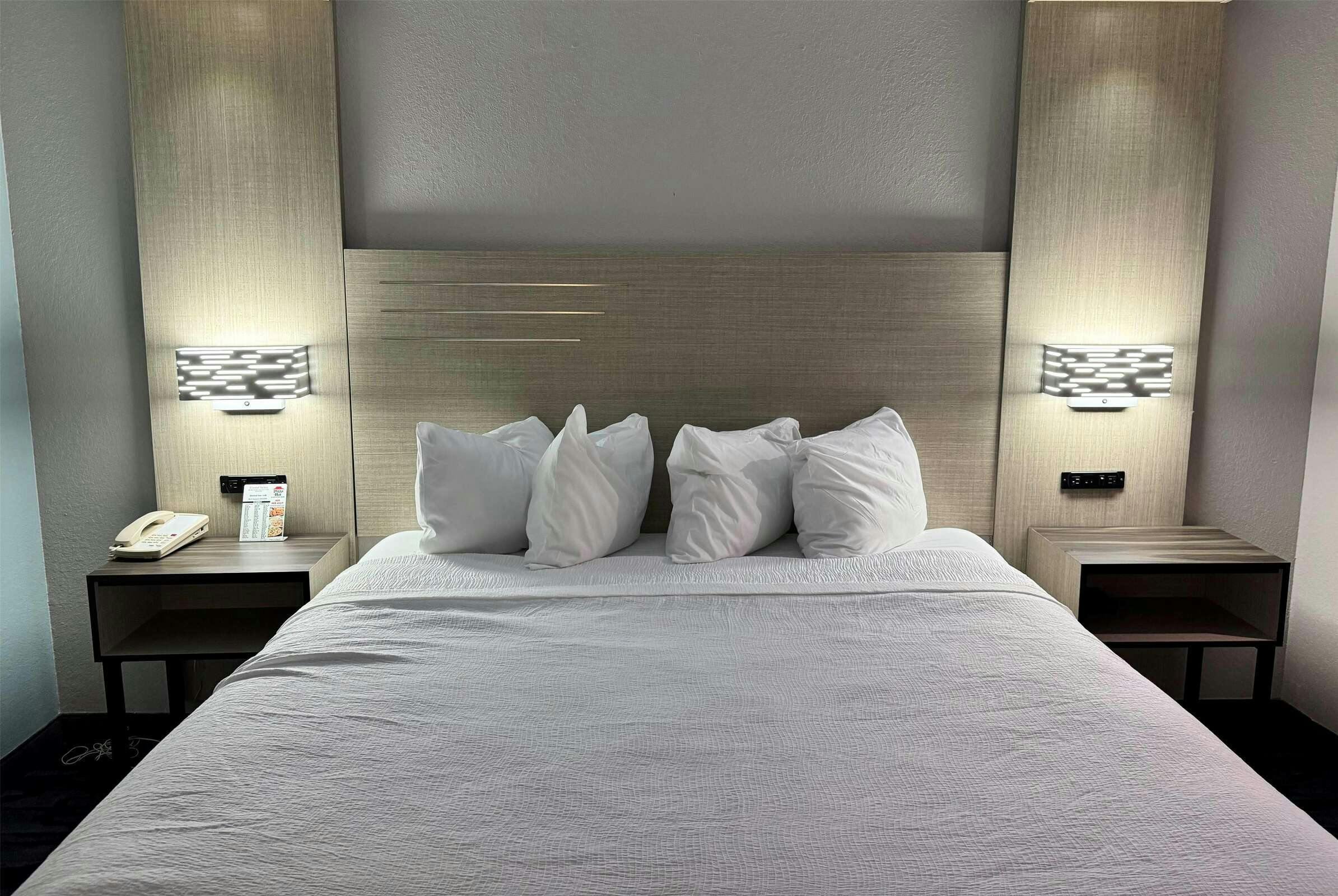 Hotel Baymont by Wyndham Texas City photo 5