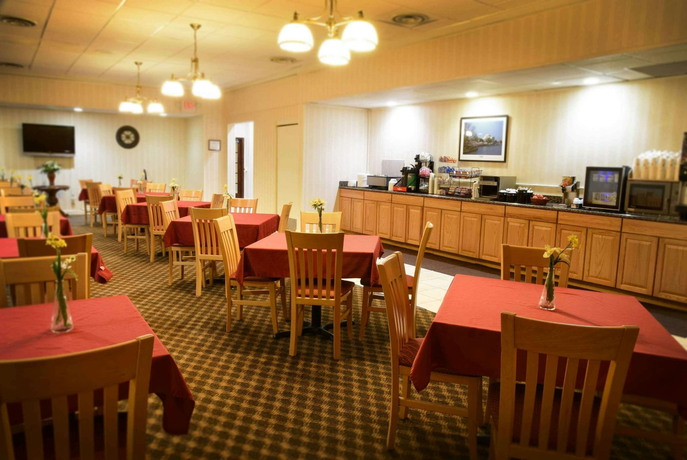 Hotel Ramada by Wyndham Triangle/Quantico photo 4