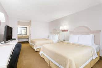 Hotel Days Inn Navarre near Beach photo 2