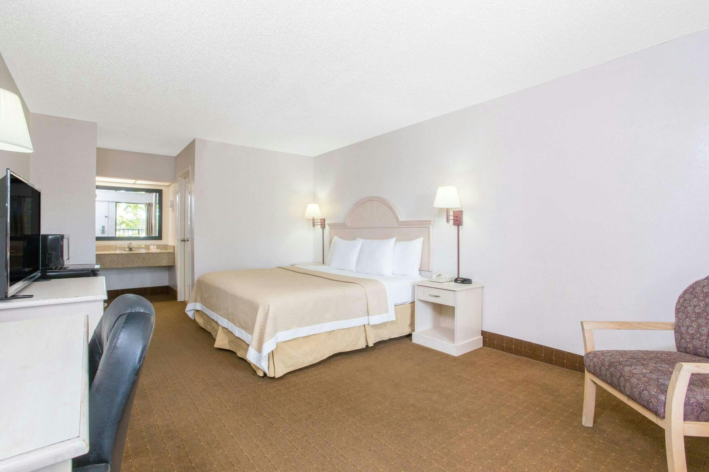 Hotel Days Inn Navarre near Beach photo 3