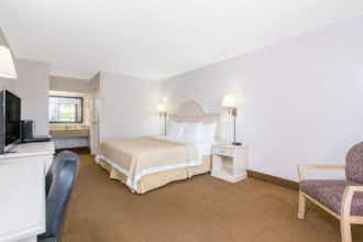Hotel Days Inn Navarre near Beach photo 3