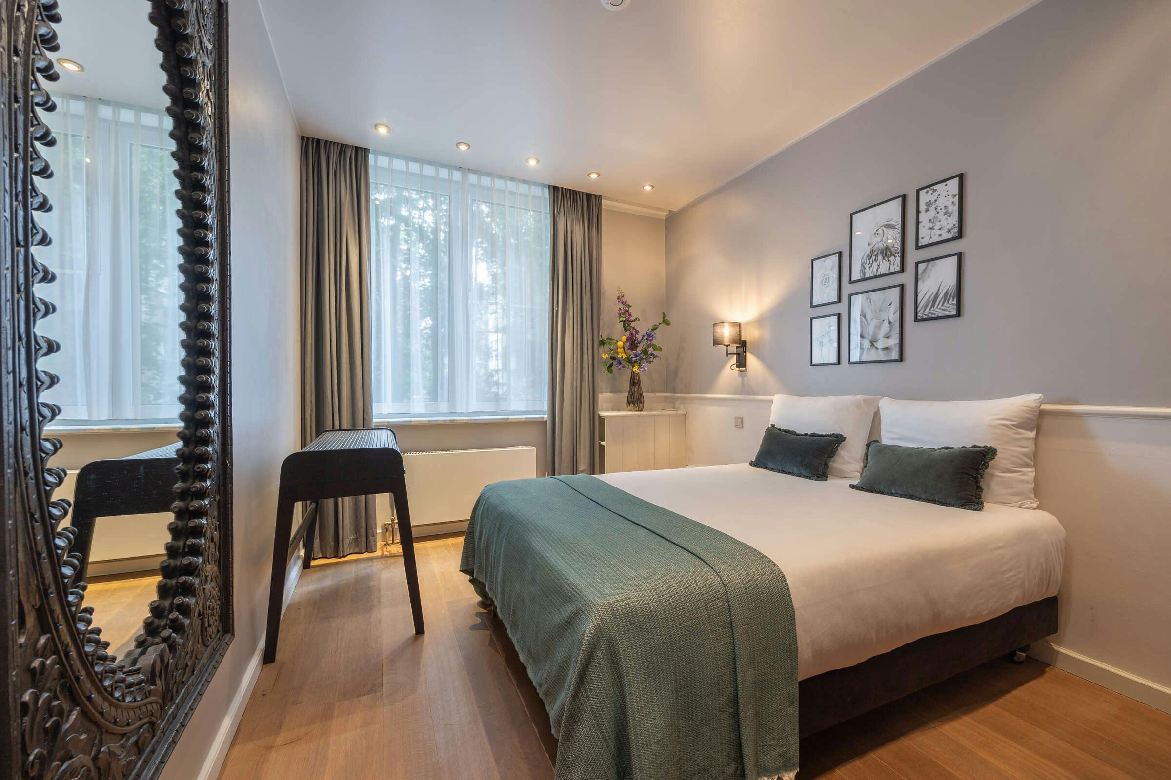 Hotel Leonardo Hotel Antwerp The Plaza photo 1