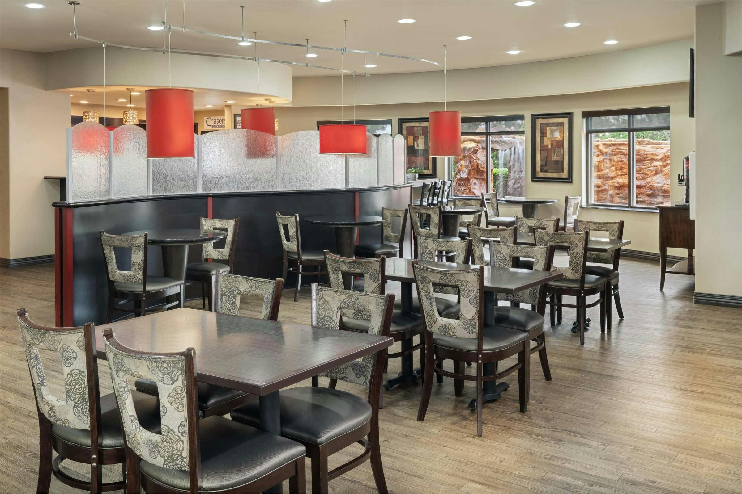 Hotel Best Western Premier Crown Chase Inn & Suites photo 3