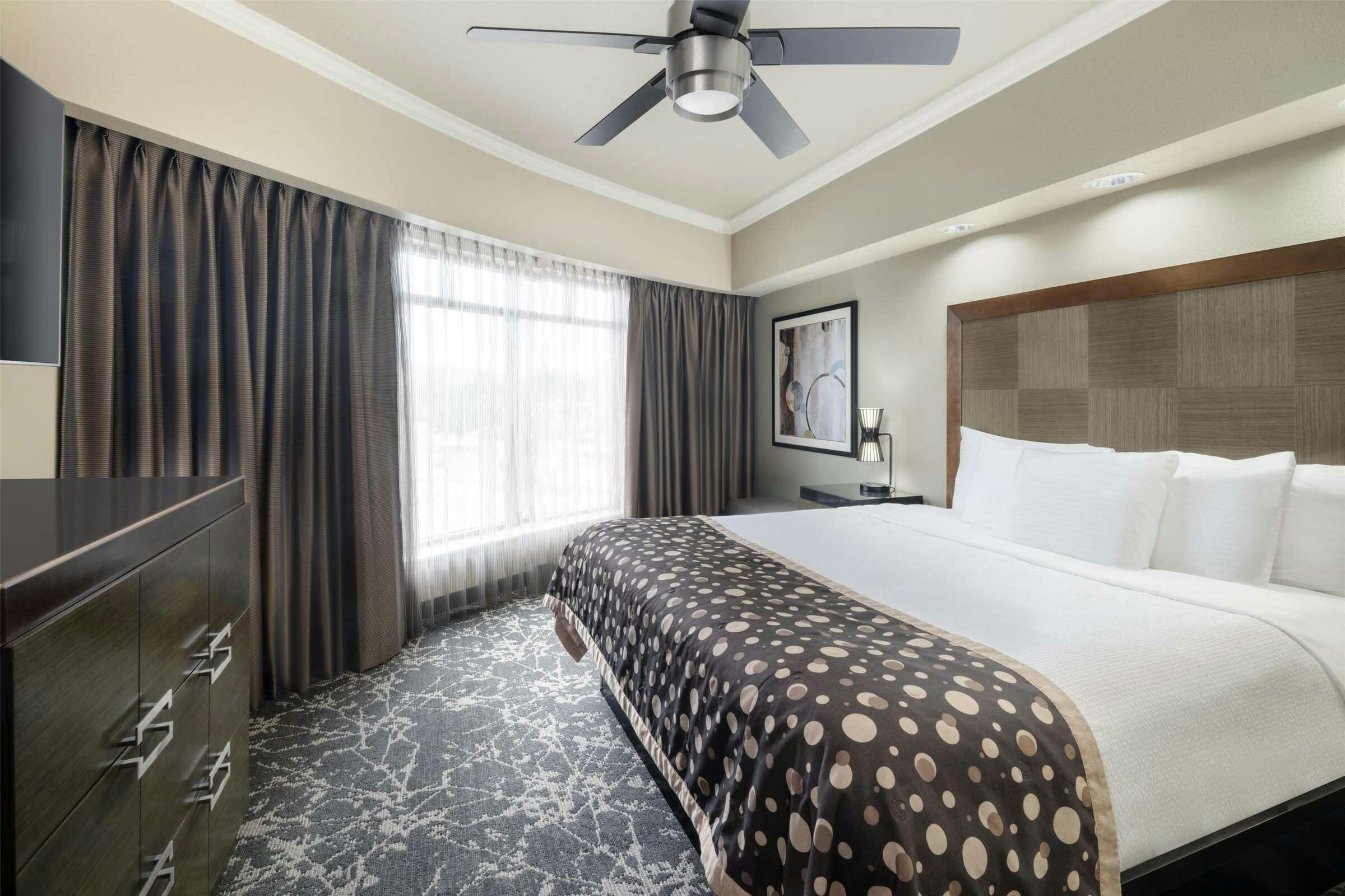 Hotel Best Western Premier Crown Chase Inn & Suites photo 5