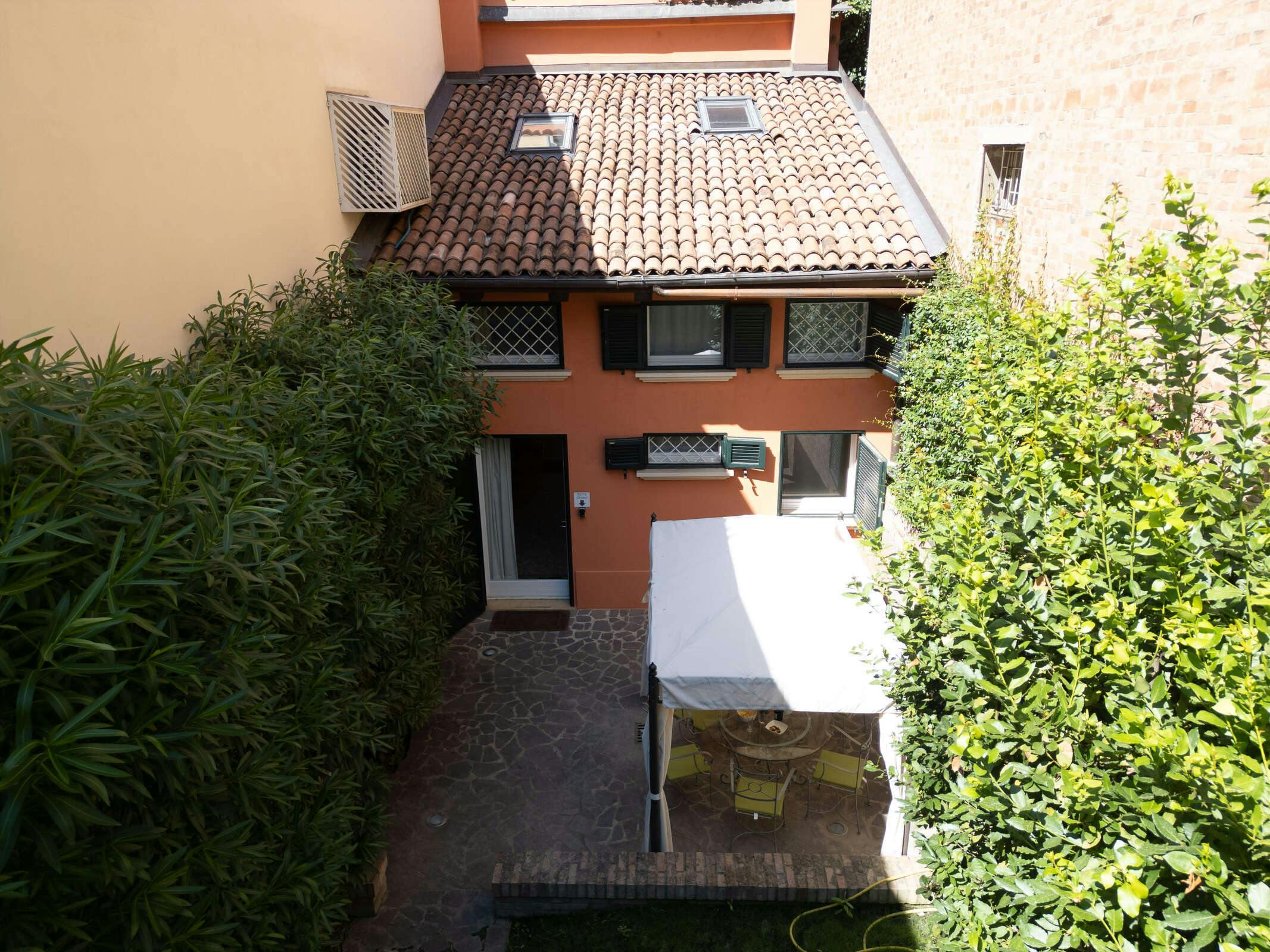 Isaia Garden -Private Garden Spa Bath BolognaRooms