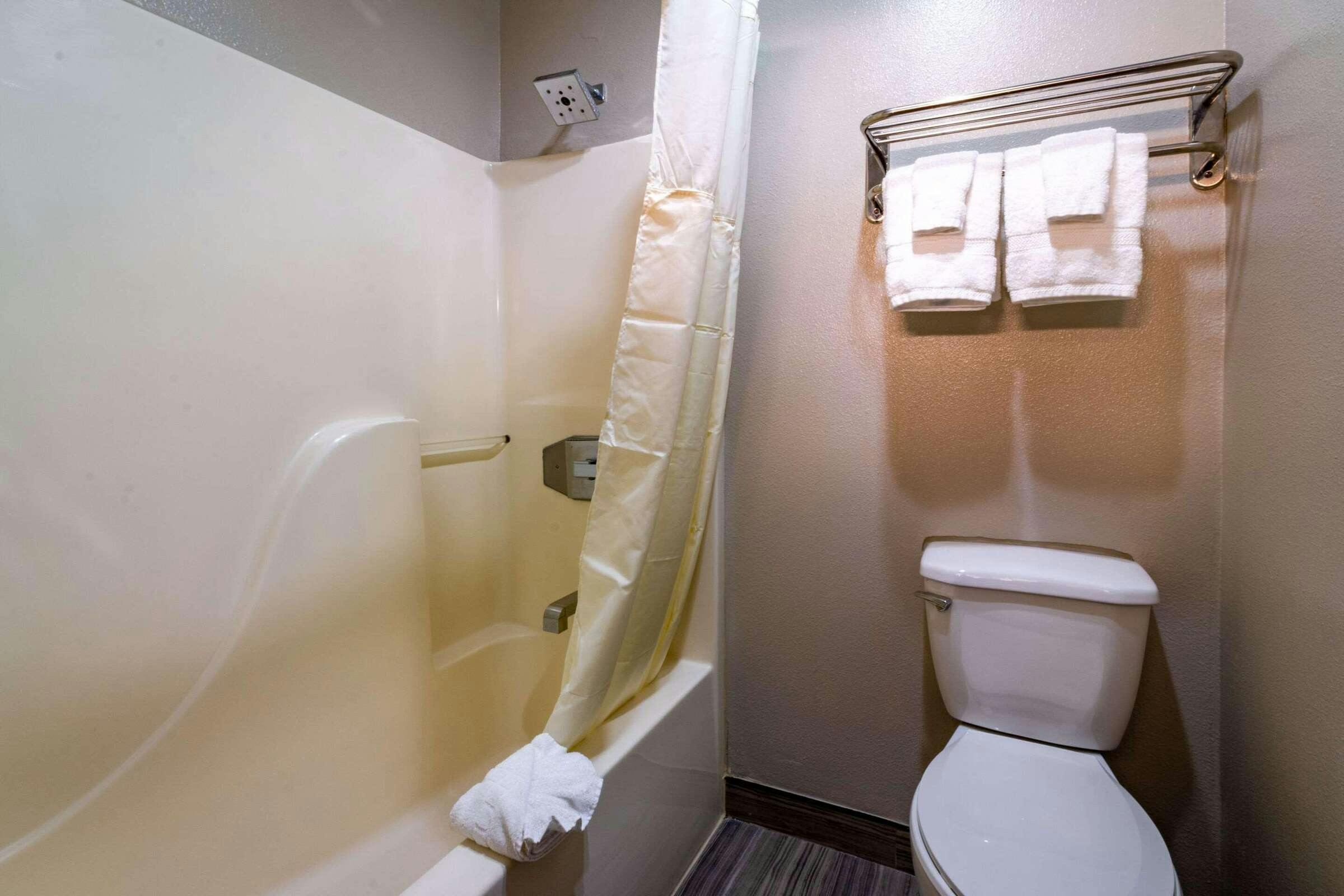 Hotel Quality Inn Bishop Near Mammoth photo 2