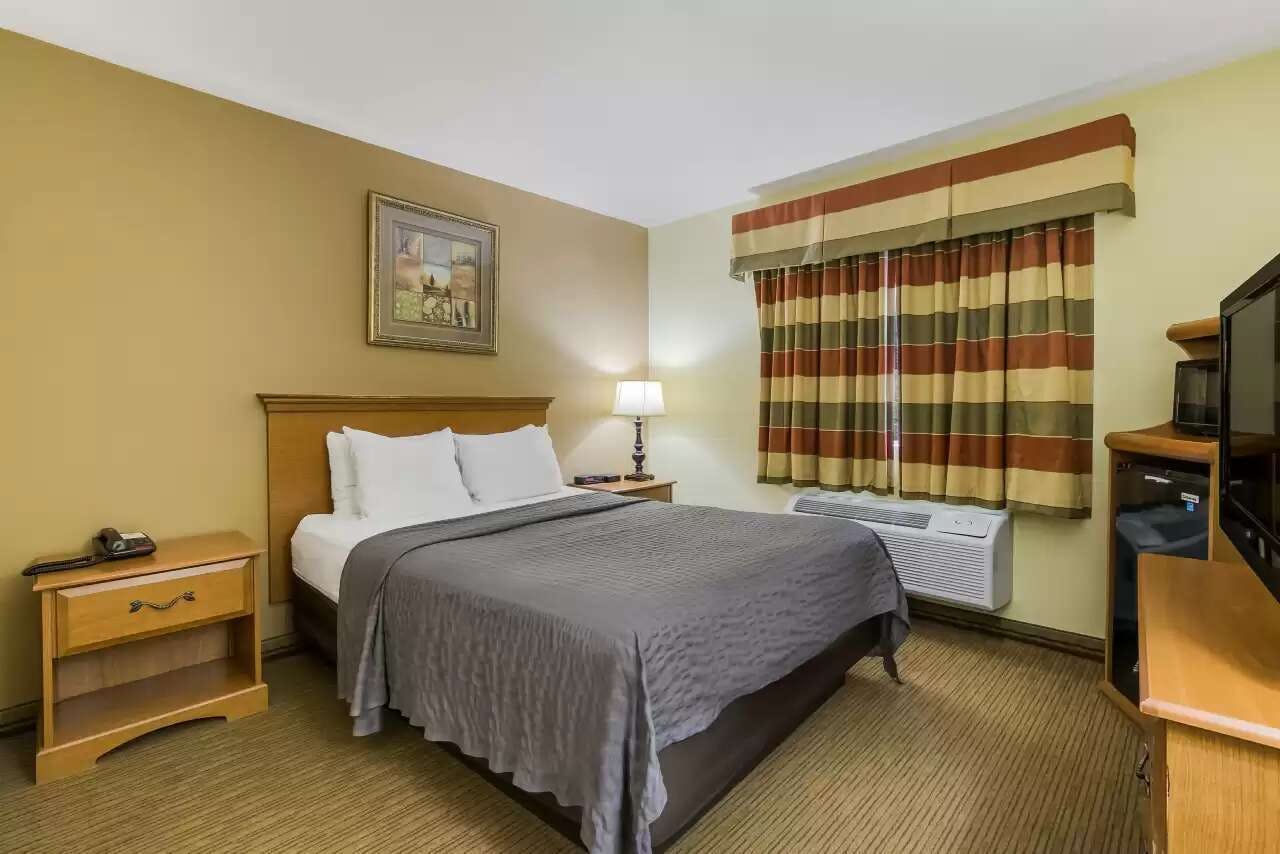 Econo Lodge Inn & Suites Yankton, SD