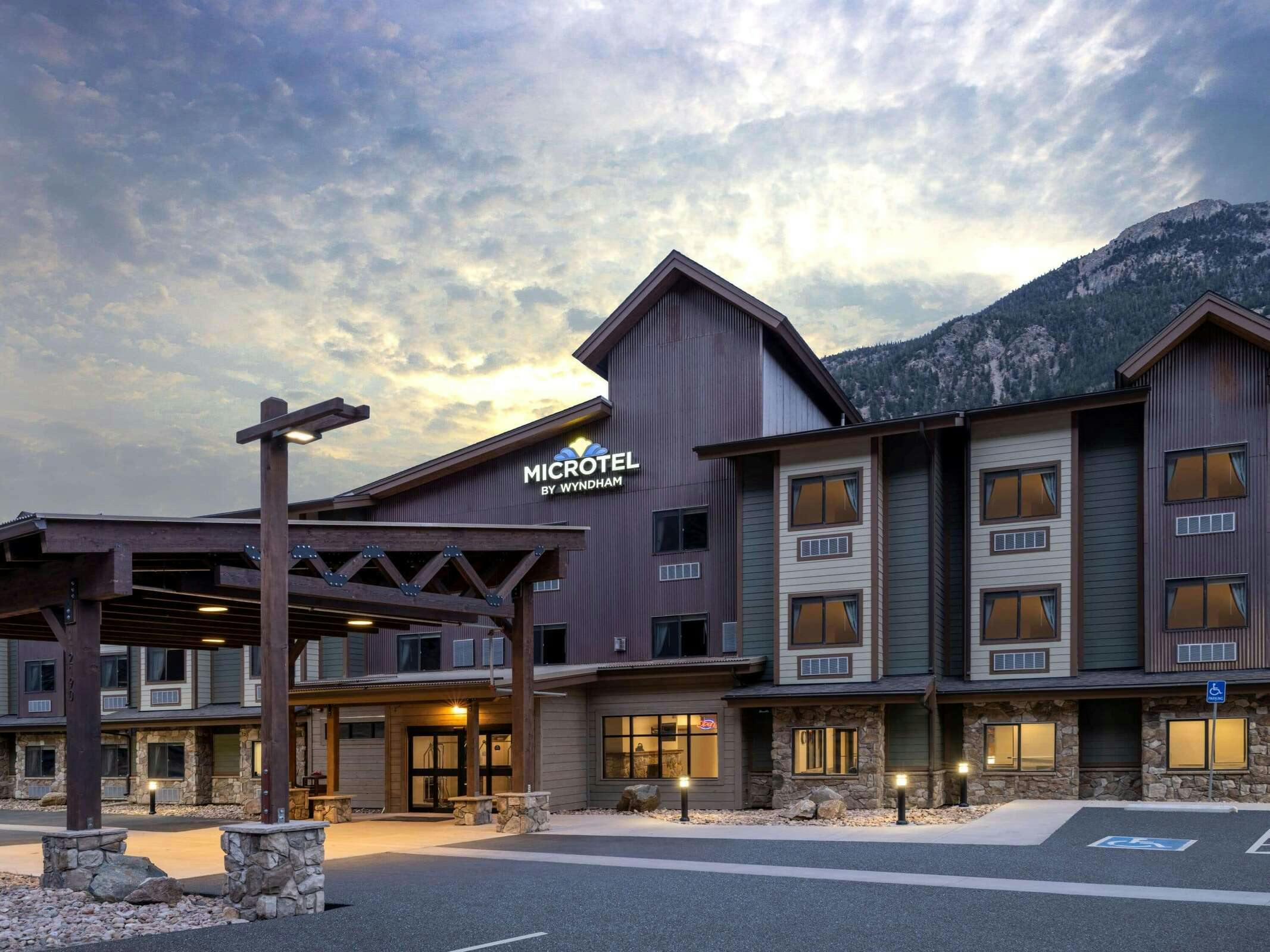 Hotel Microtel Inn & Suites by Wyndham Georgetown Lake photo 1