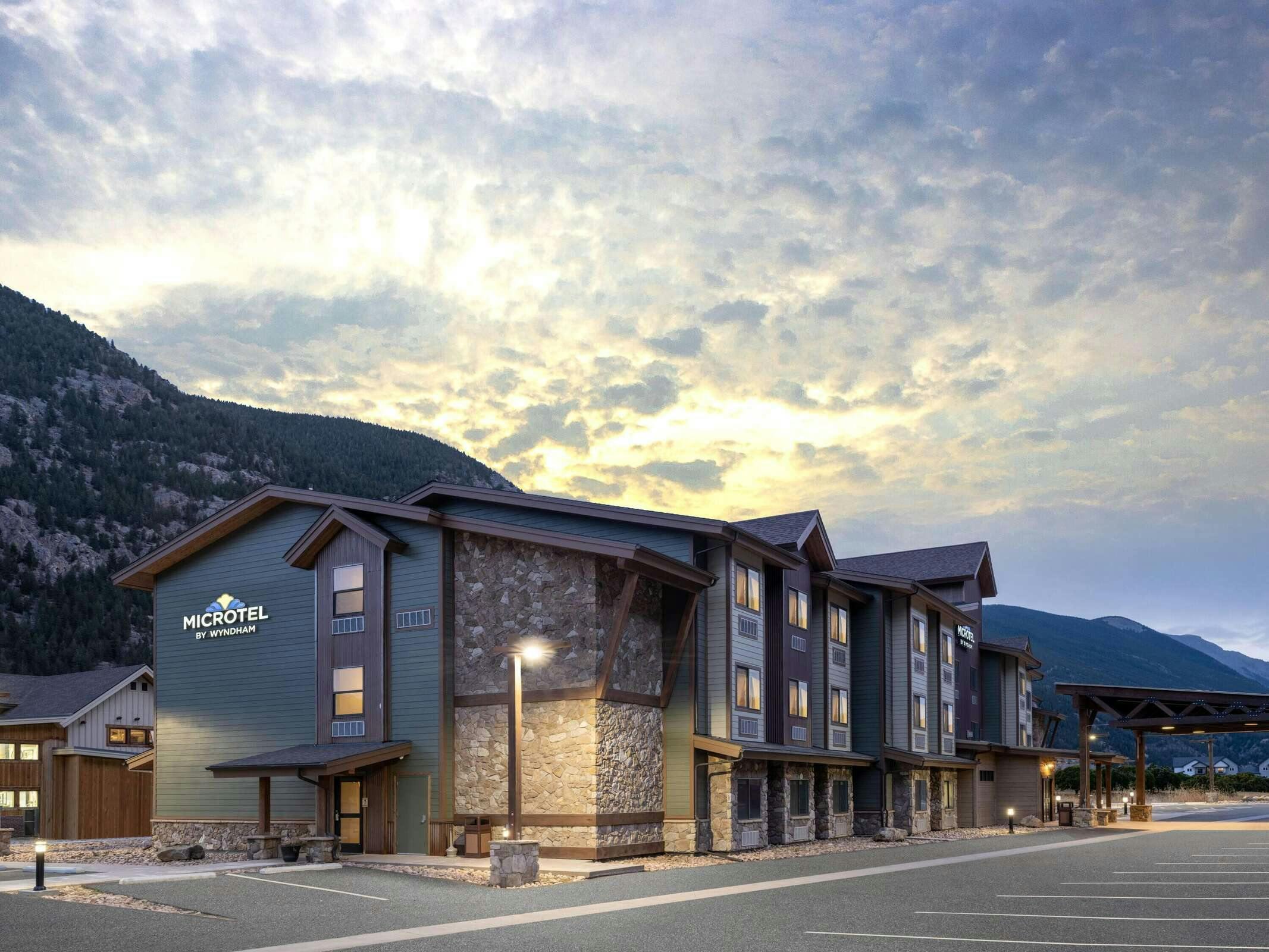 Hotel Microtel Inn & Suites by Wyndham Georgetown Lake photo 2