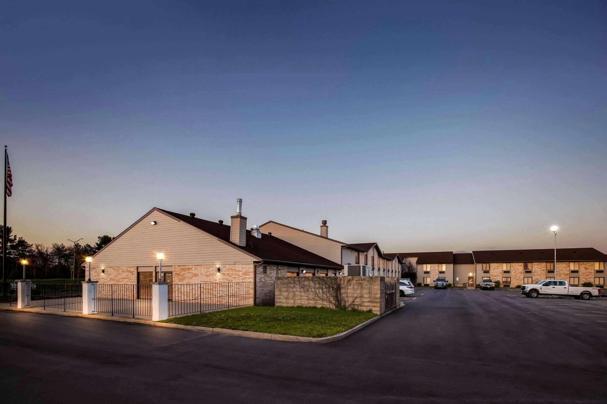 Hotel Days Inn Black River Falls photo 1