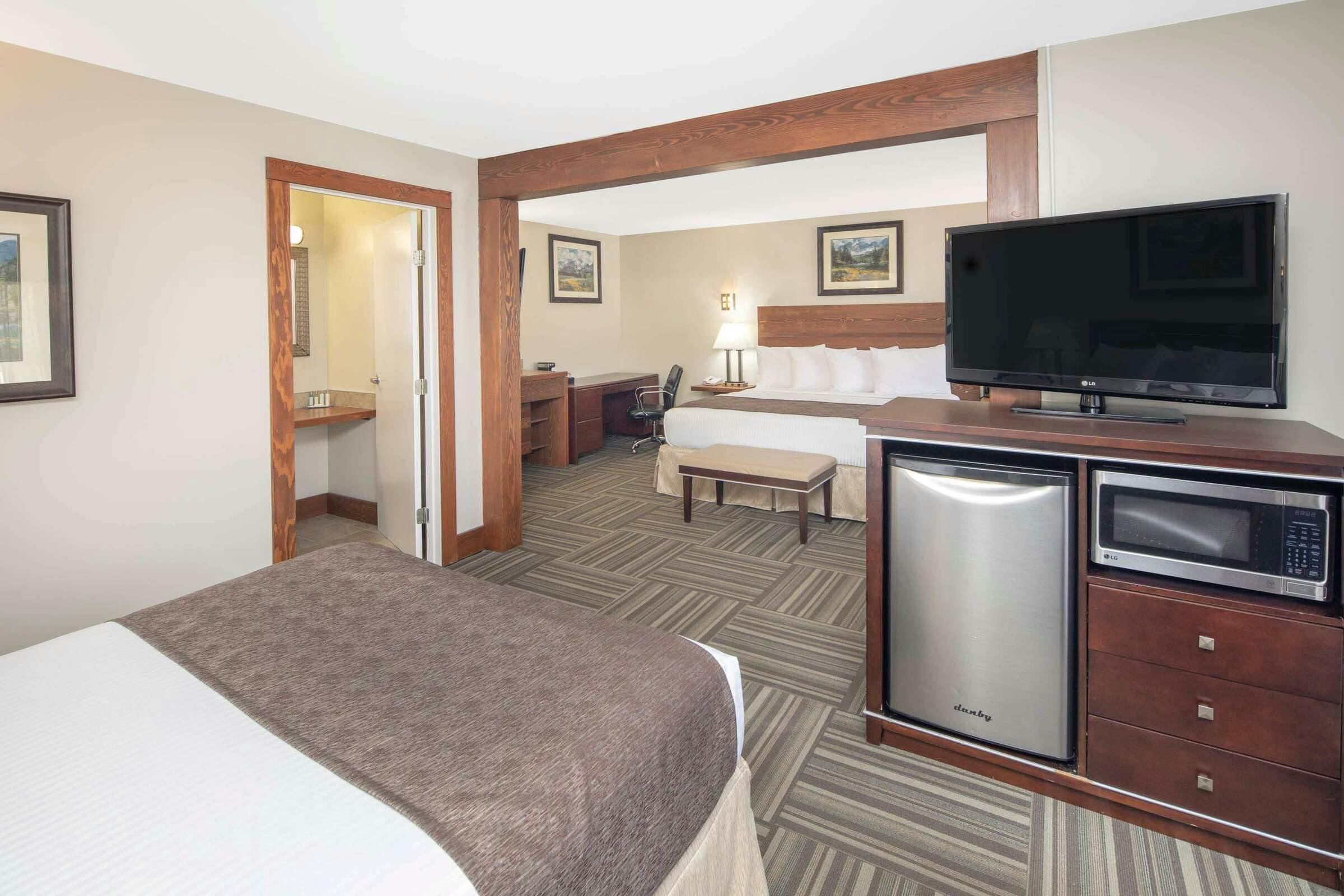 Hotel Travelodge Golden Sportsman photo 4