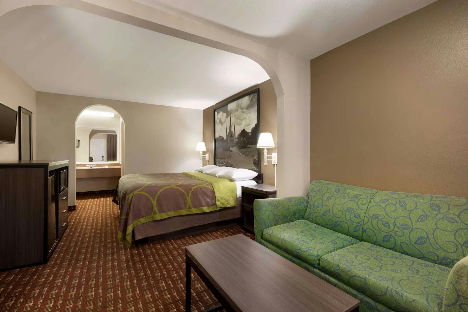 Hotel Super 8 by Wyndham Lake Charles Northeast photo 2