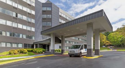 Clarion Hotel & Suites BWI Airport North