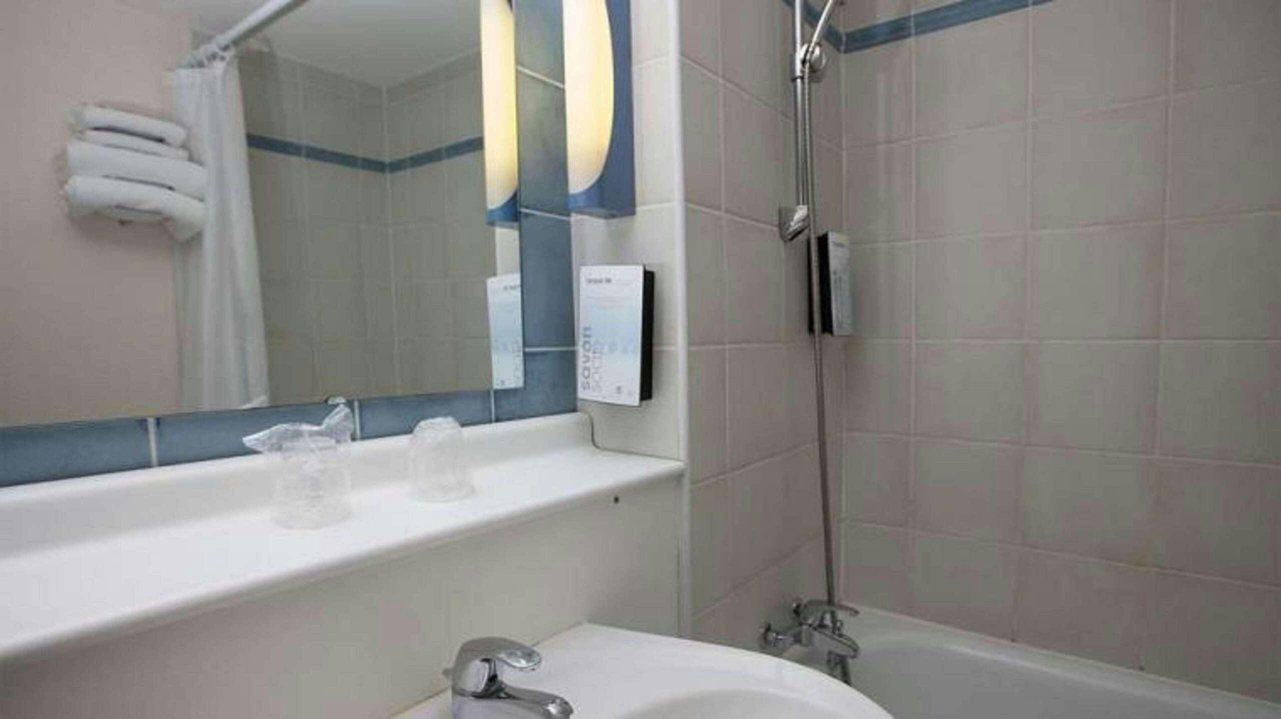 Hotel Campanile Niort Est - La Crèche photo 3