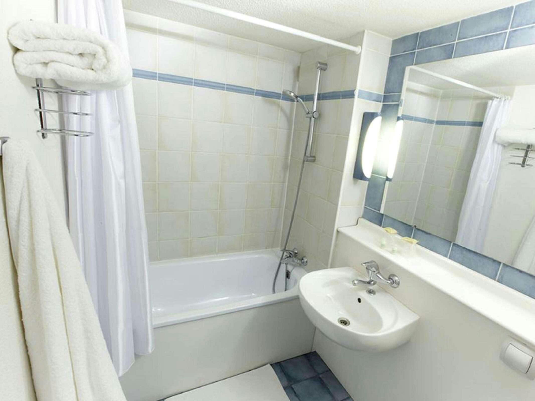 Hotel Campanile Niort Est - La Crèche photo 4