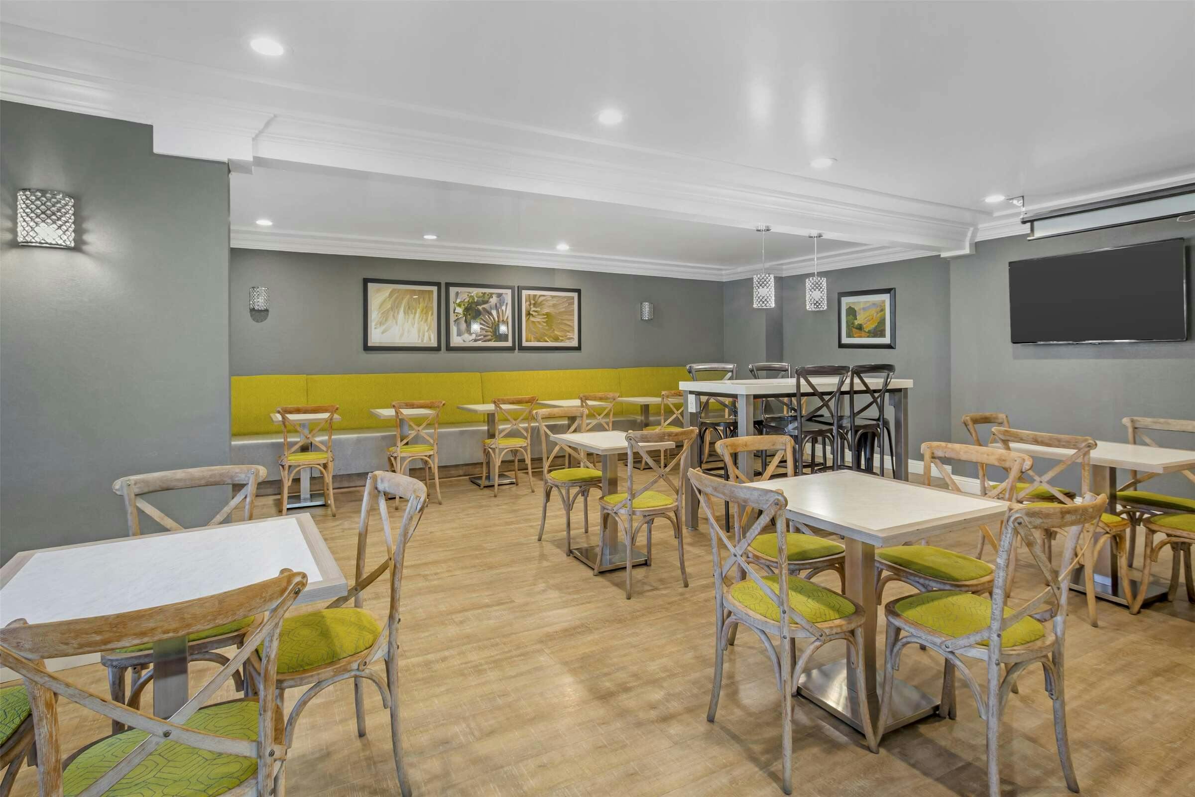 Hotel Best Western Plus Dixon Davis photo 3