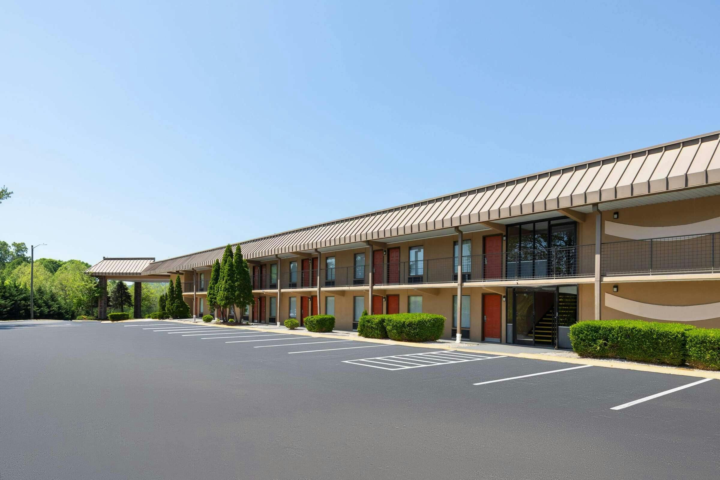 Hotel Baymont Inn Suites Knoxville photo 2