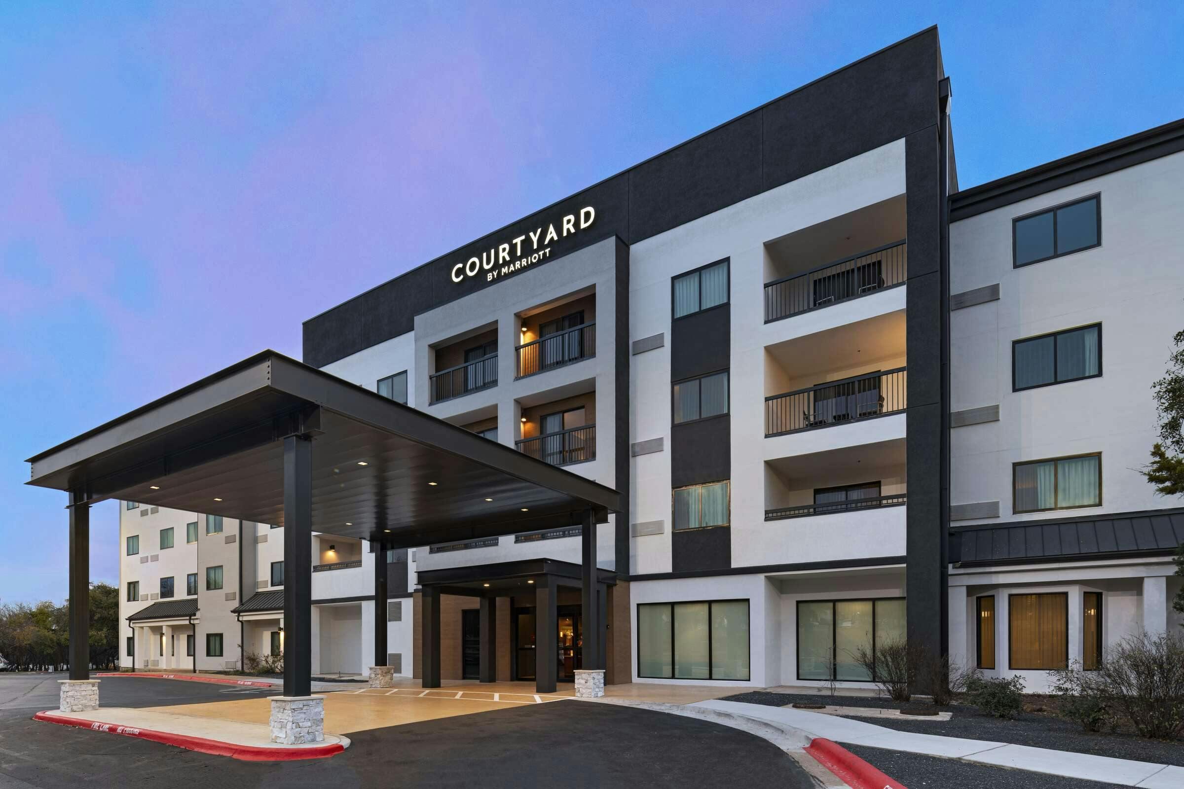 Courtyard by Marriott Austin The Domain Area