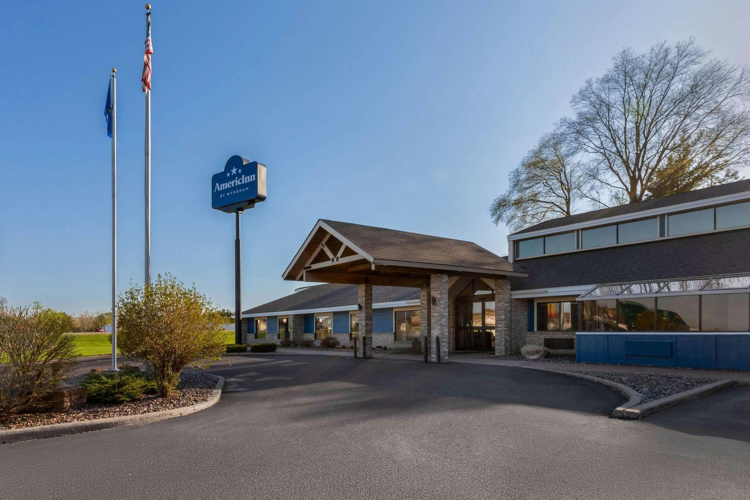 Hotel AmericInn Chippewa photo 1