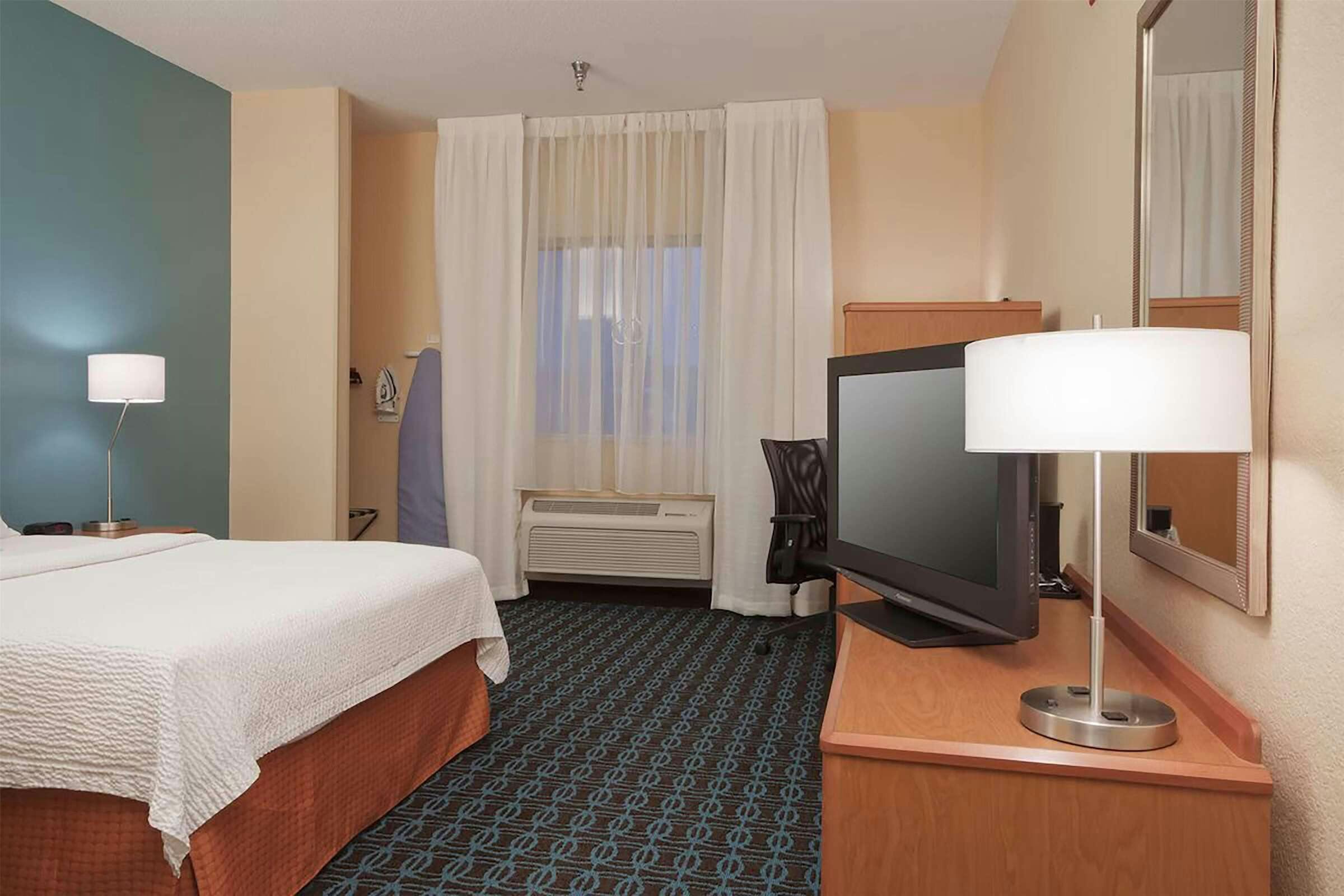 Hotel AmericInn by Wyndham Minot photo 1