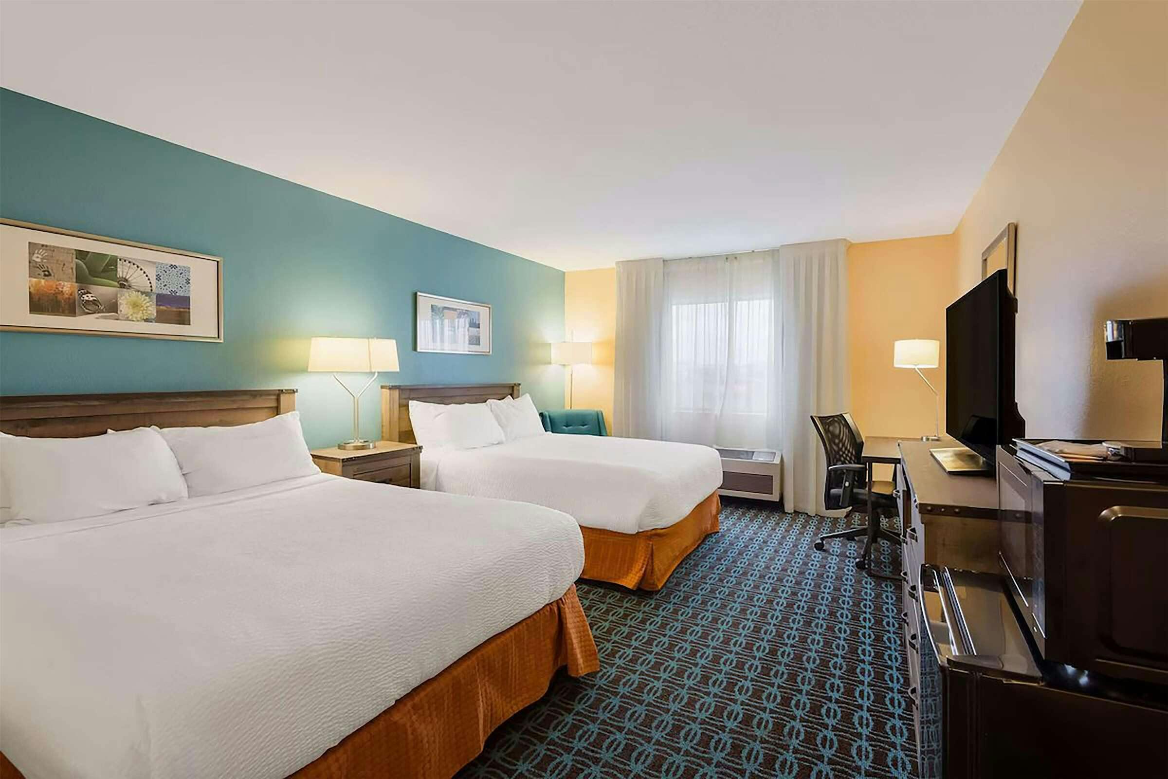 Hotel AmericInn by Wyndham Minot photo 2