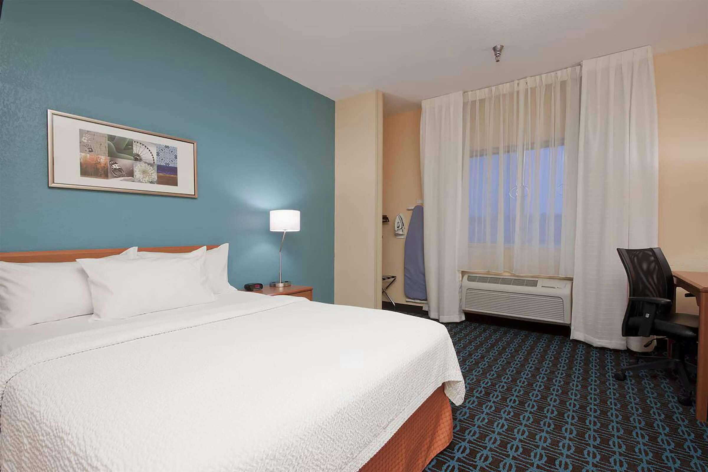Hotel AmericInn by Wyndham Minot photo 3