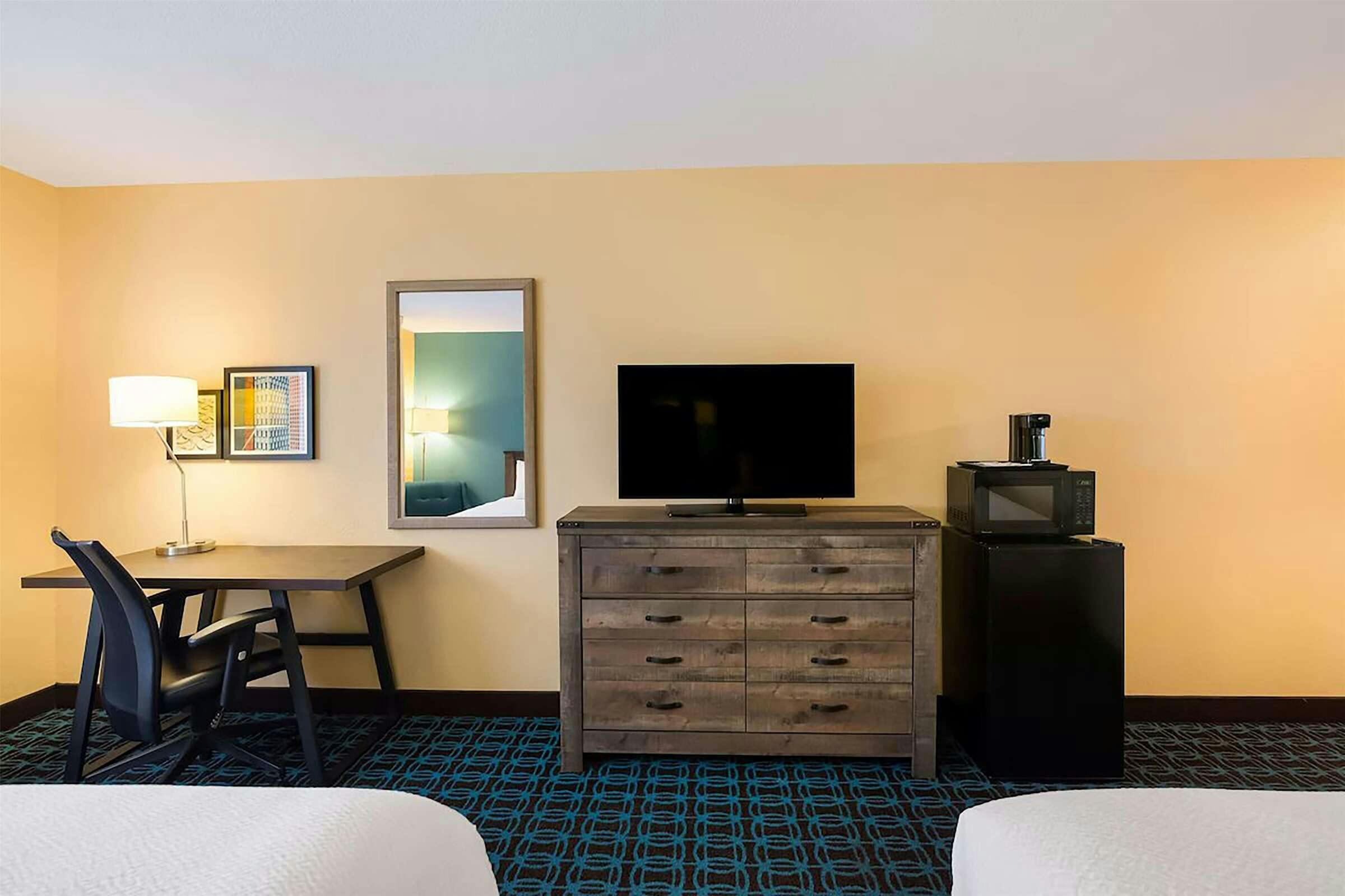 Hotel AmericInn by Wyndham Minot photo 4