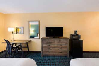 Hotel AmericInn by Wyndham Minot photo 4