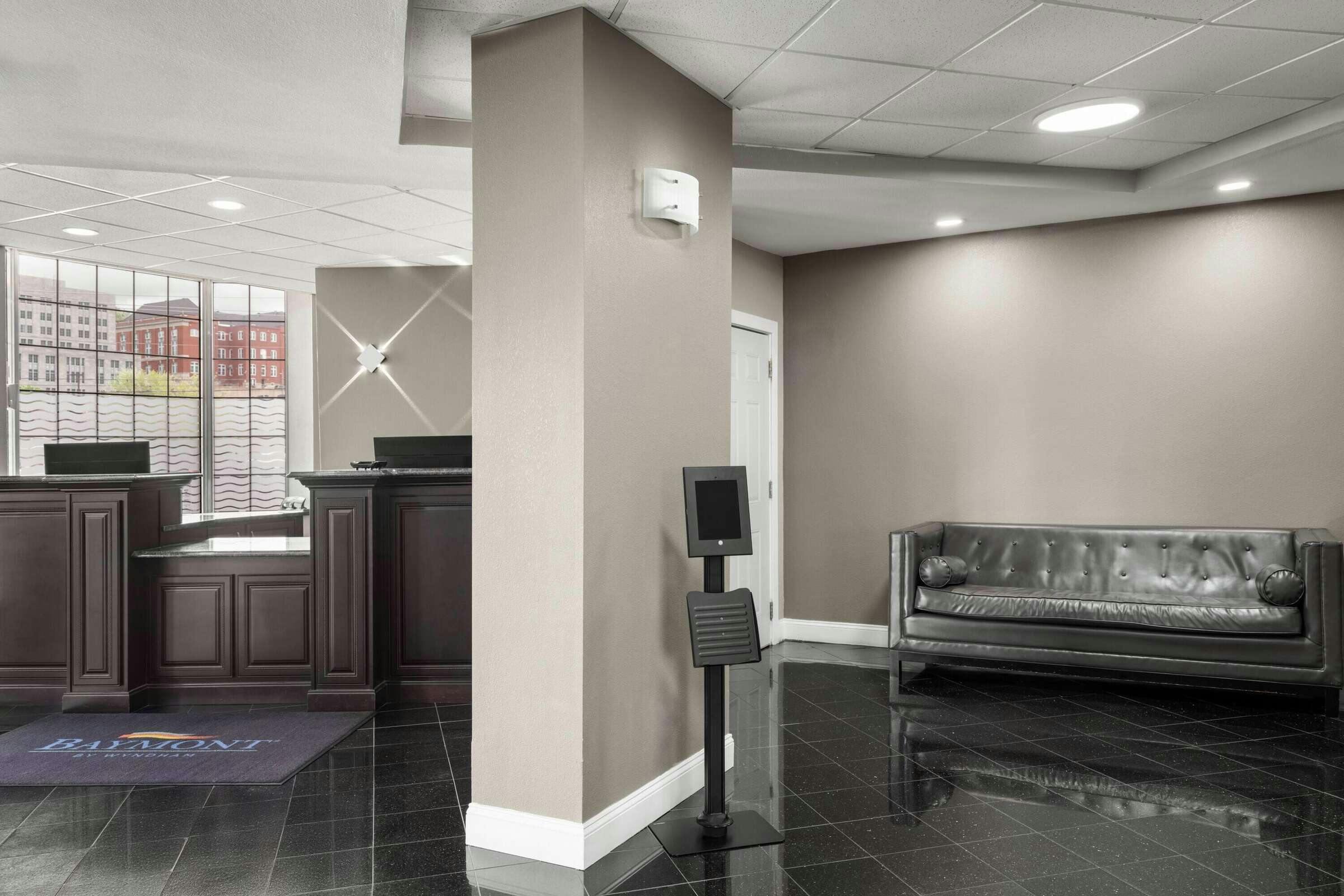 Hotel Baymont Jefferson City photo 2