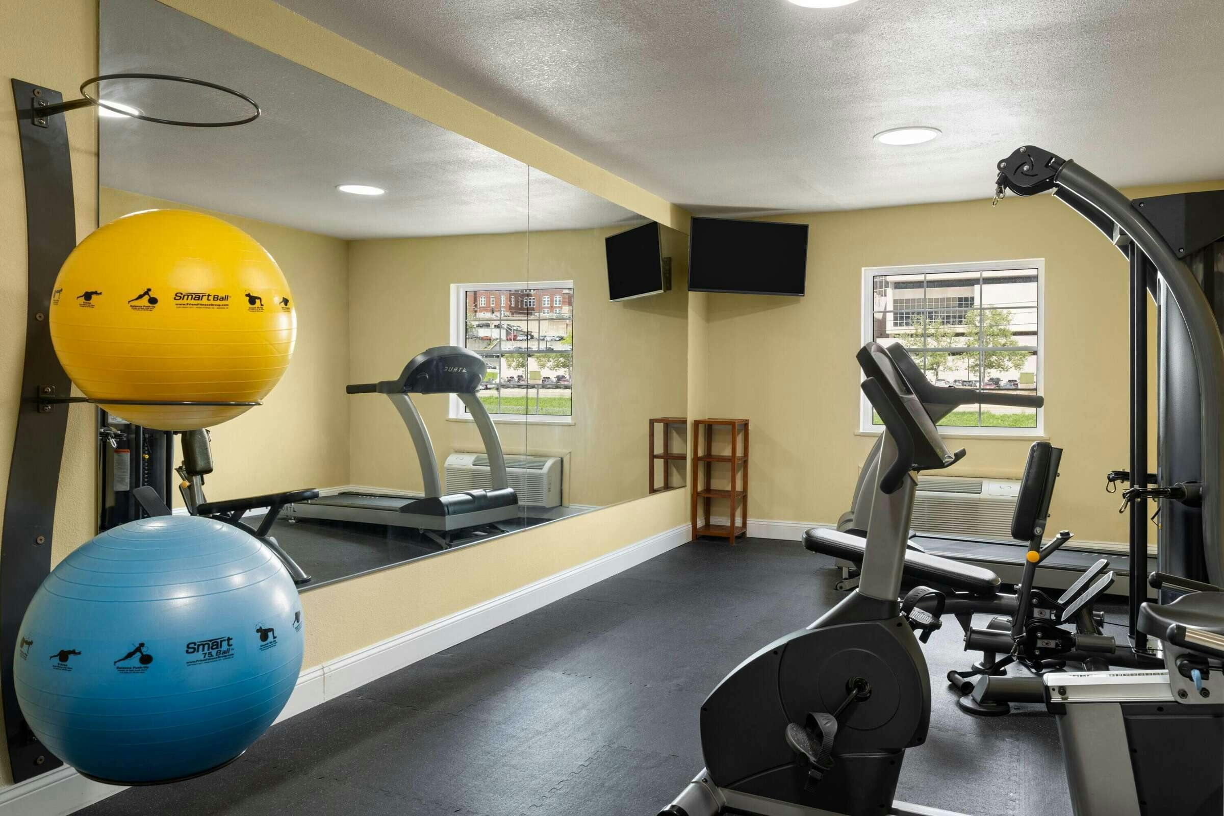 Hotel Baymont Jefferson City photo 5