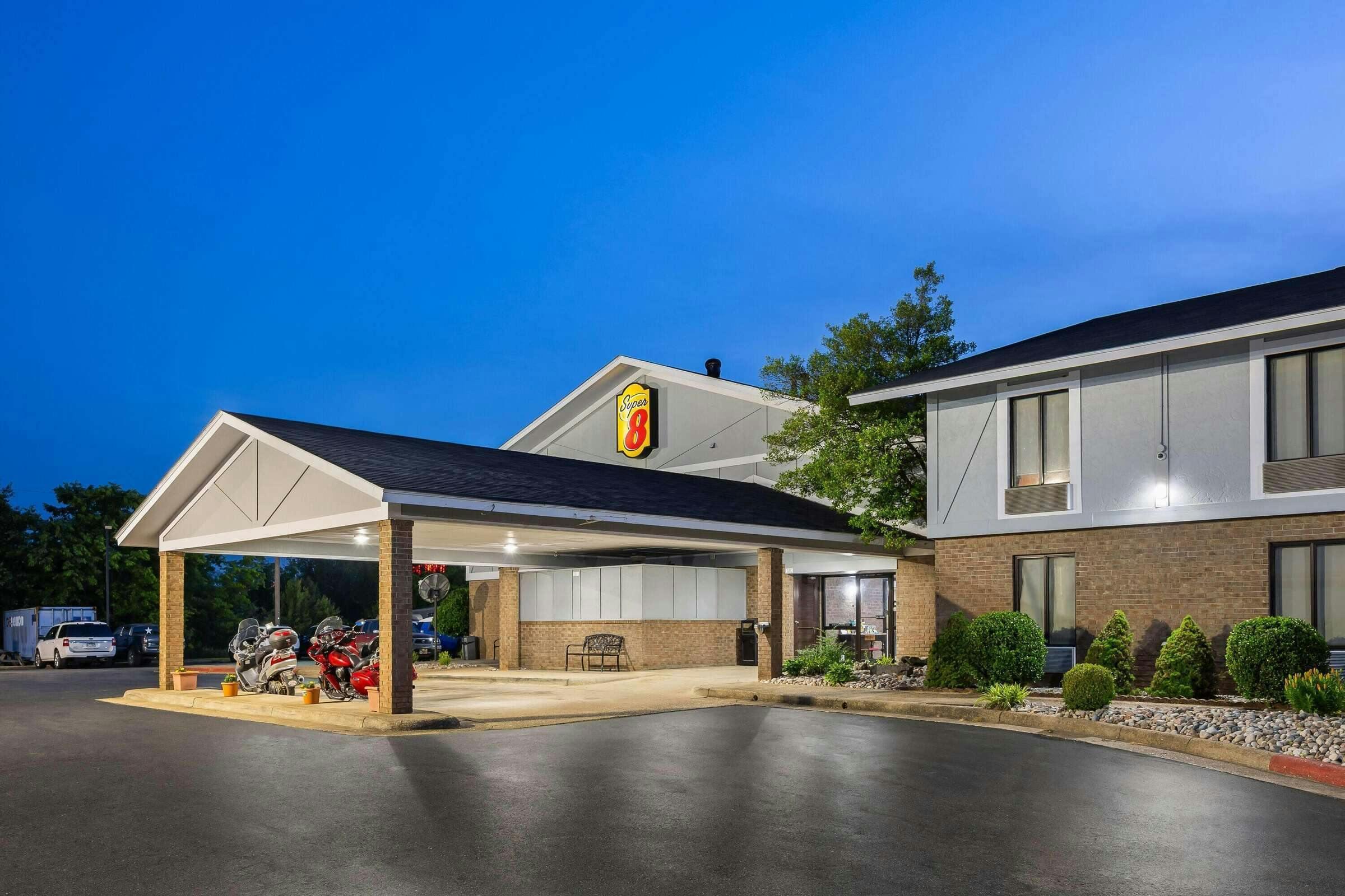 Hotel Super 8 by Wyndham Harrison AR photo 1