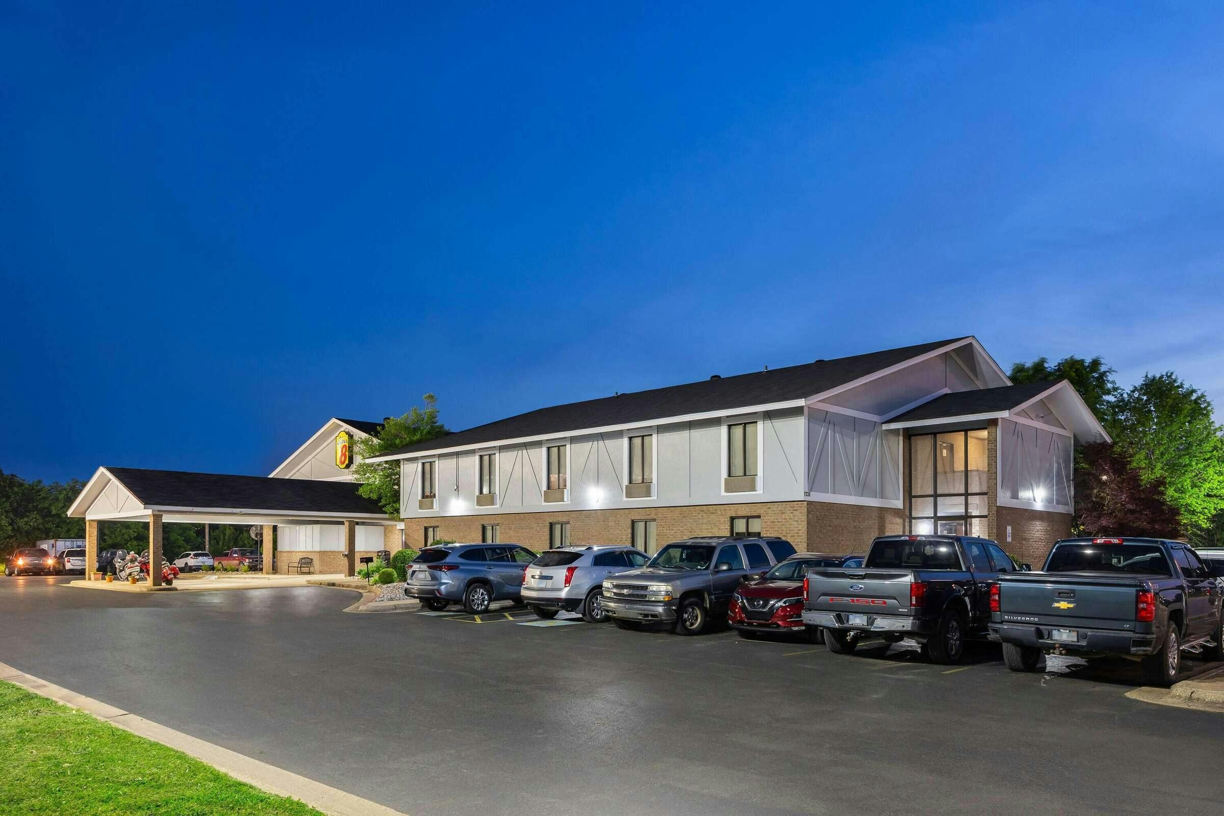 Hotel Super 8 by Wyndham Harrison AR photo 4